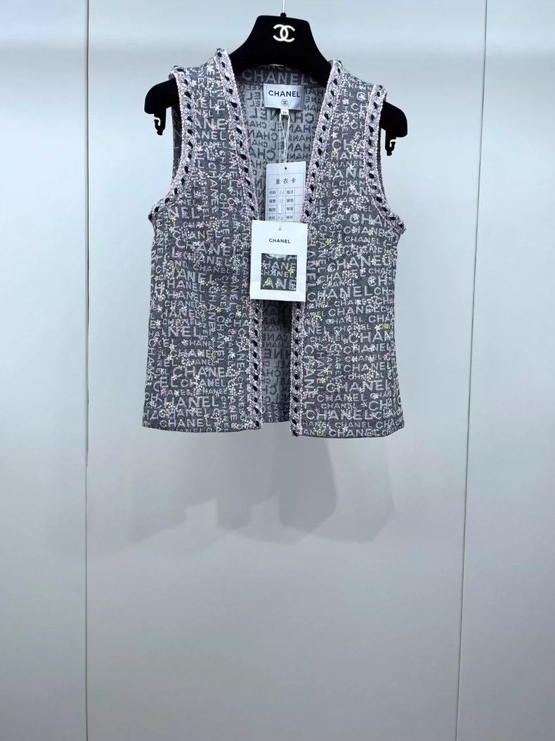 Chanel Chanel 24C color beaded letter cowboy vest 2504-Nextarrow Size XXS / US 00 / IT 34 - 1 Thumbnail
