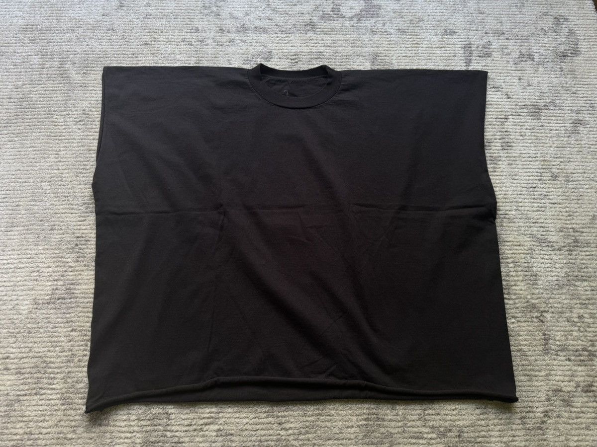 Gosha Rubchinskiy × Kanye West × Yeezy Size 2 Yeezy One Box Tee Shirt Yzy Vultures Tour Merch Size US L / EU 52-54 / 3 - 3 Thumbnail