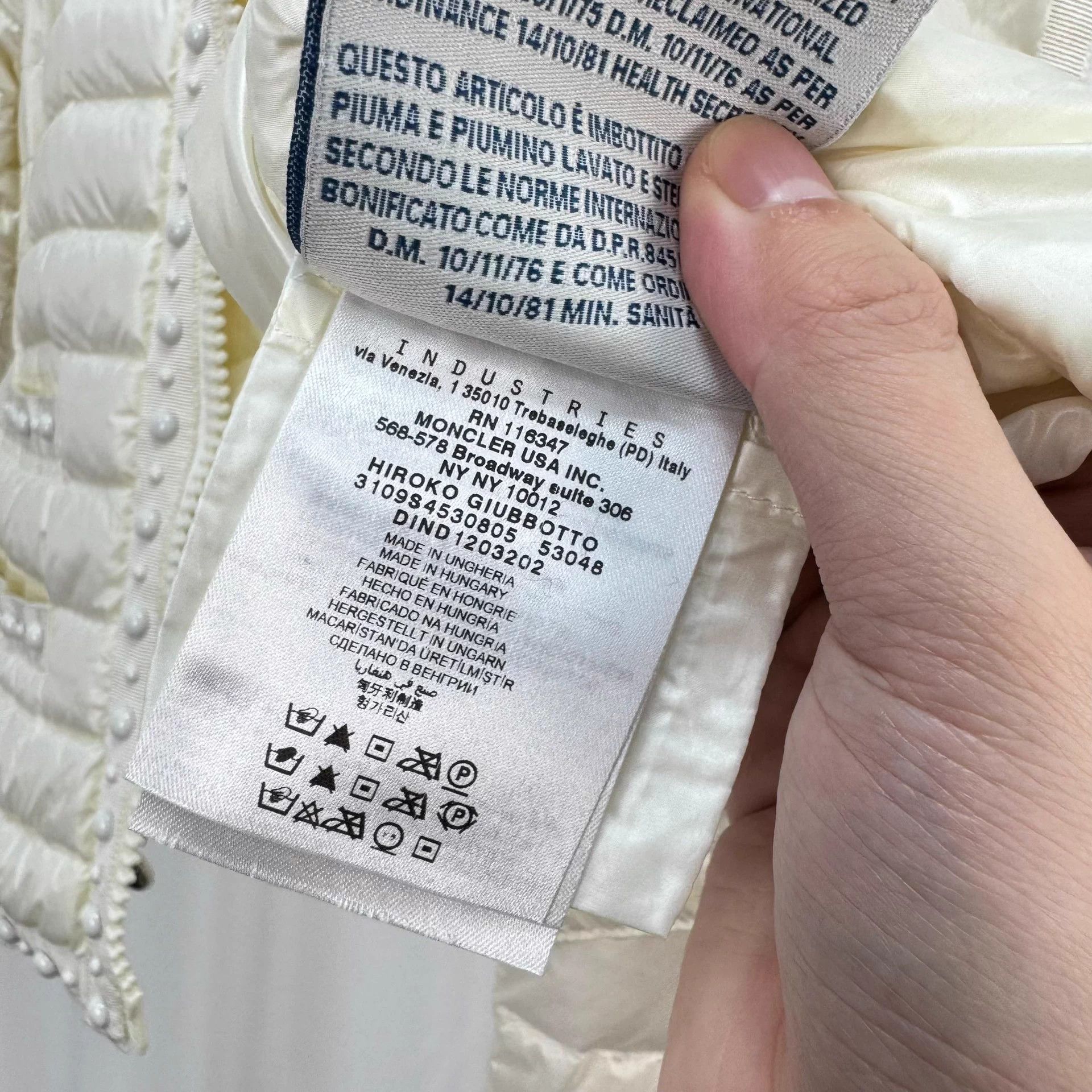 Moncler Moncler white embroidered logo puffer coat 0 99 new Size XS / US 0-2 / IT 36-38 - 7 Thumbnail