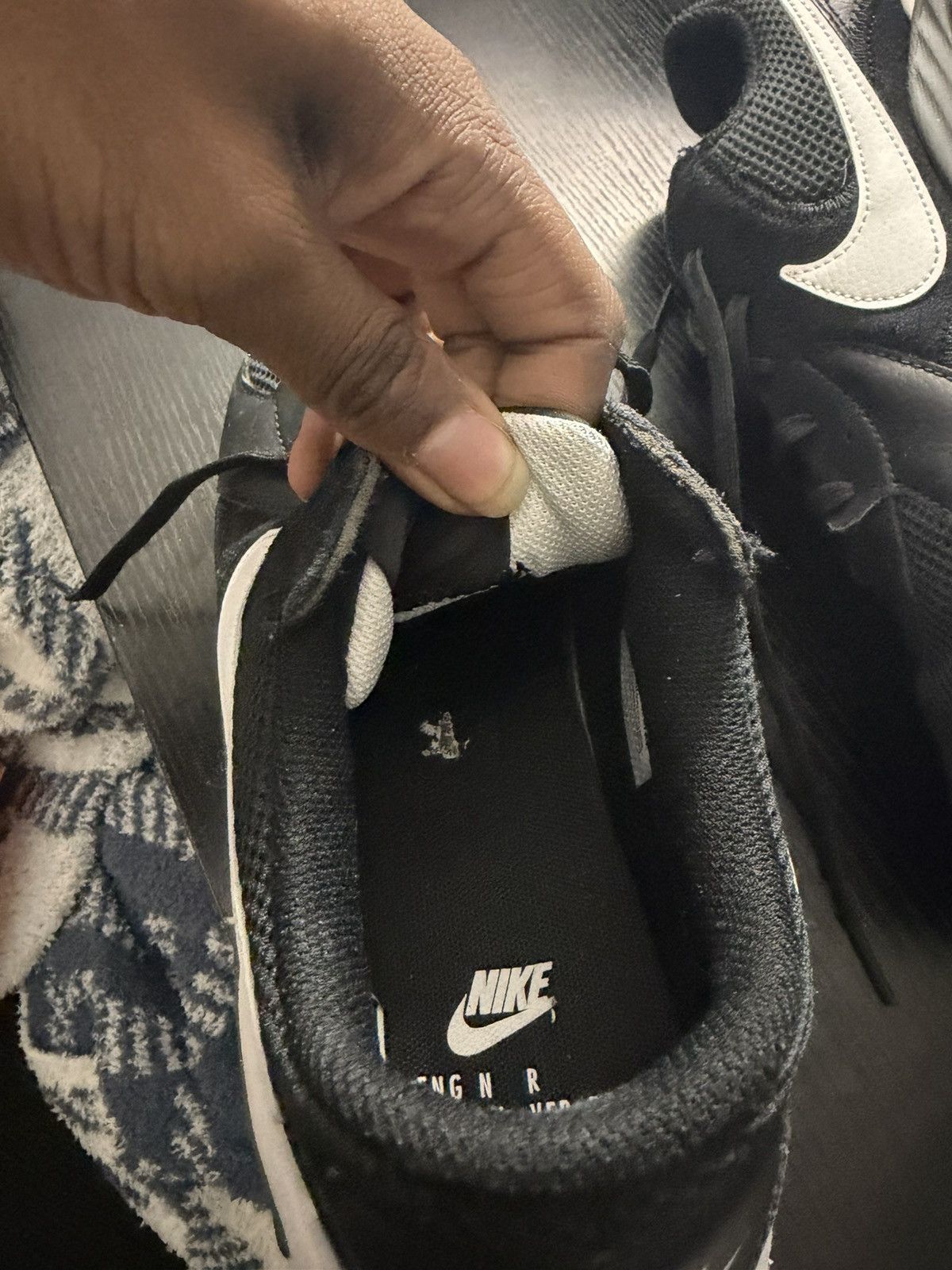 Nike Nike Air Size US 11 / EU 44 - 2 Thumbnail