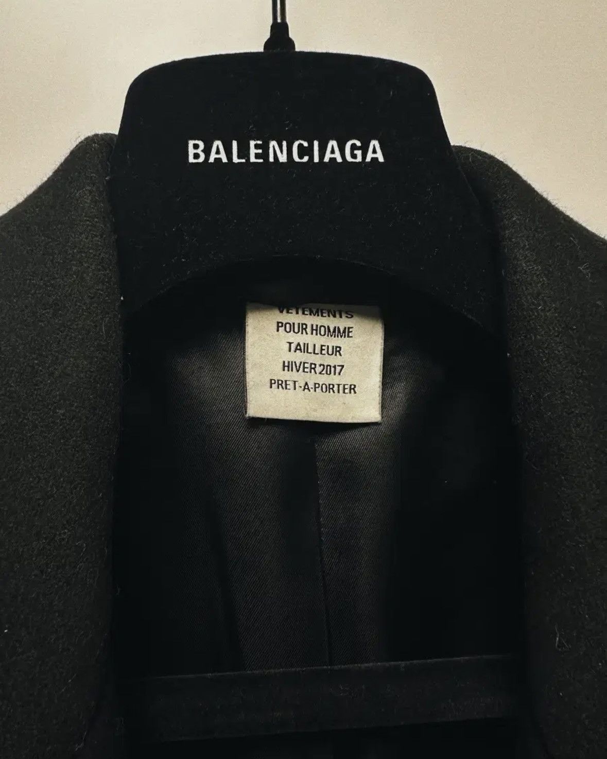 Vetements *archived* Vetements Neck Logo Wool Coat Size US XS / EU 42 / 0 - 5 Thumbnail