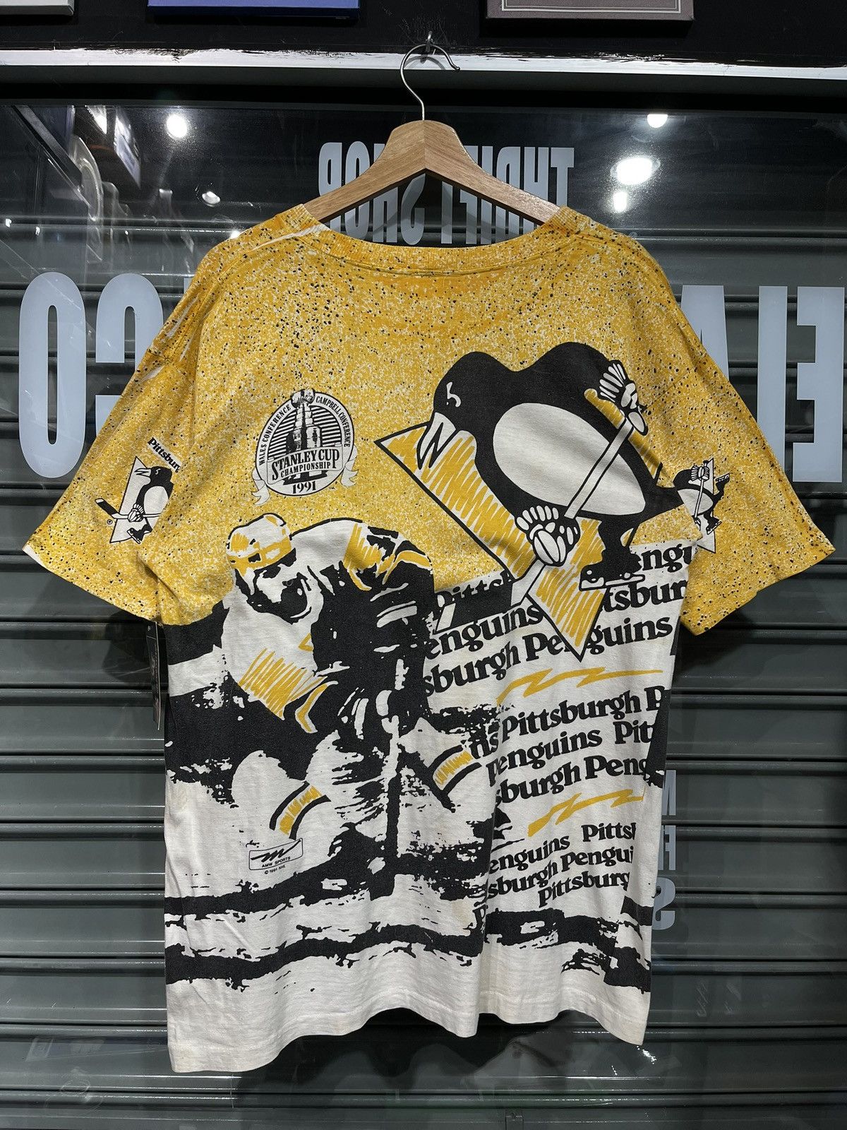 Other Vintage 90’s Magic Johnson NHL Pittsburgh Penguins Size US L / EU 52-54 / 3 - 4 Thumbnail