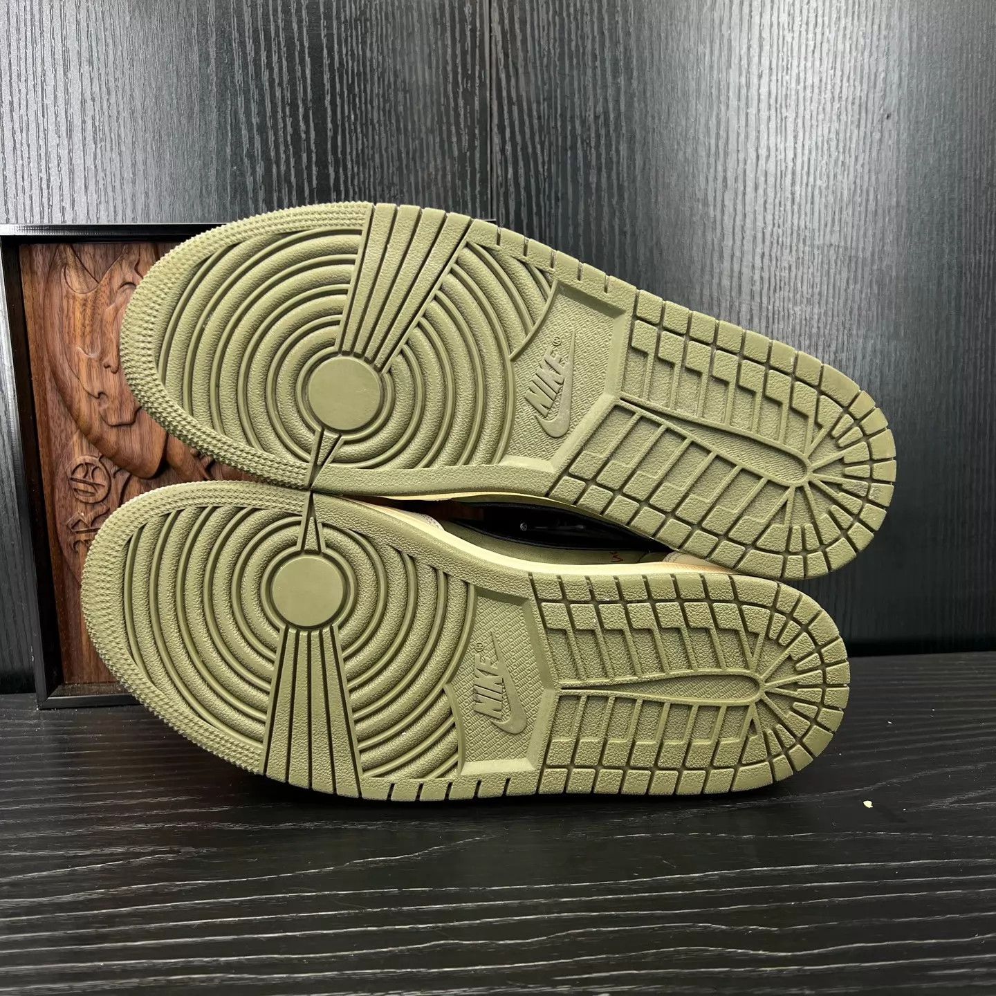 Nike Air Jordan 1 Low TS Olive Khaki Like New Size US 8.5 / EU 41-42 - 5 Thumbnail