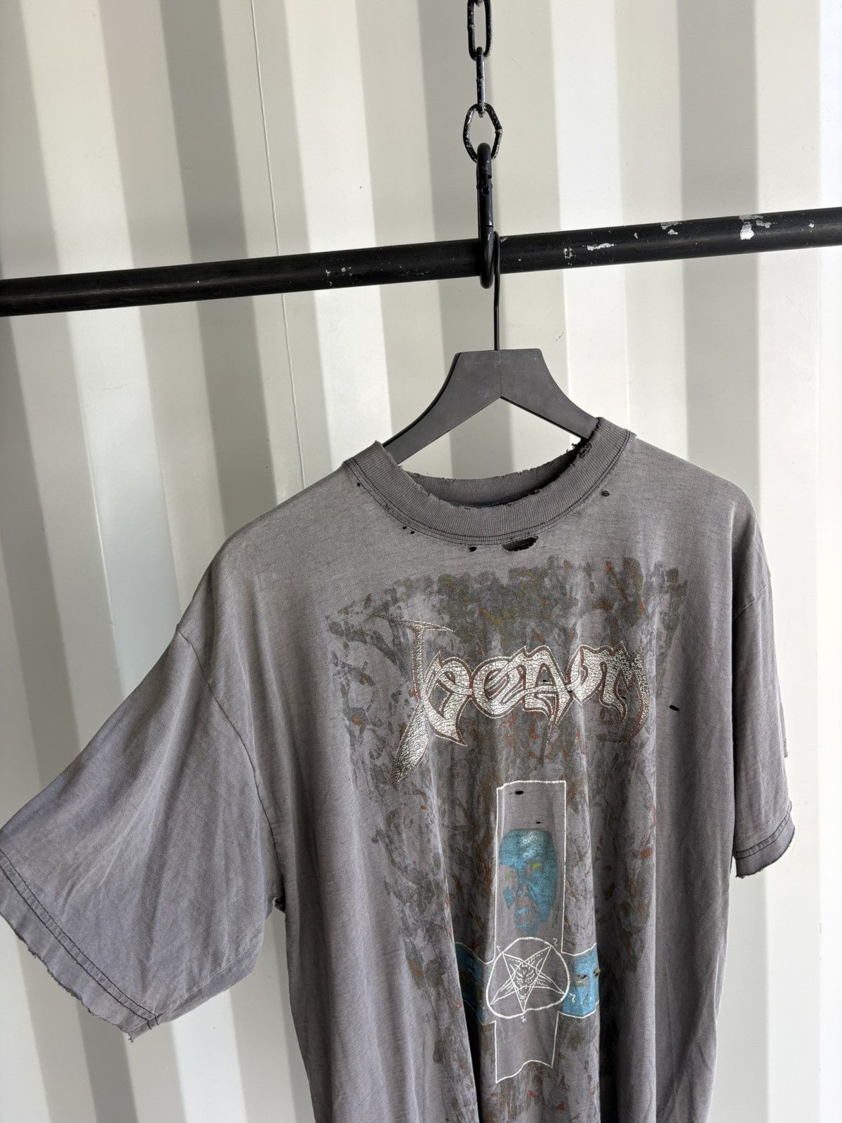 Band Tees Vintage Venom Black Metal Shirt Faded Distressed GRUNGE Size US XL / EU 56 / 4 - 4 Thumbnail