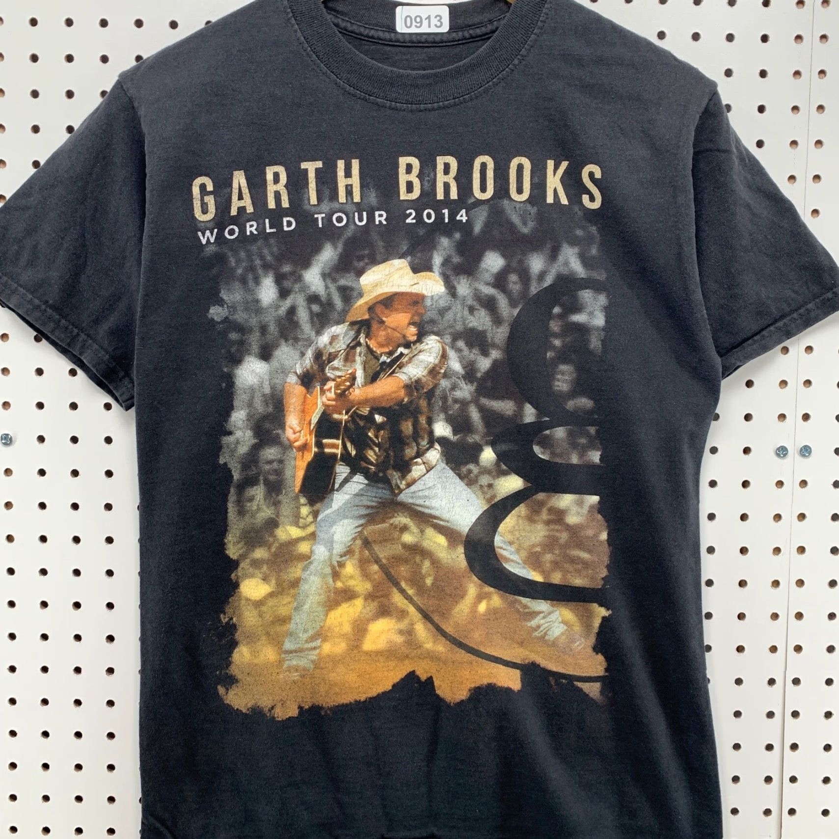 Hanes VINTAGE Garth Brooks World Tour Shirt Small Adult 2014 Black Short Sleeve Mens T-Shirt Hanes Beefy-T Black 17.5x27 Concert Band Music Mens Size US S / EU 44-46 / 1 - 6 Thumbnail