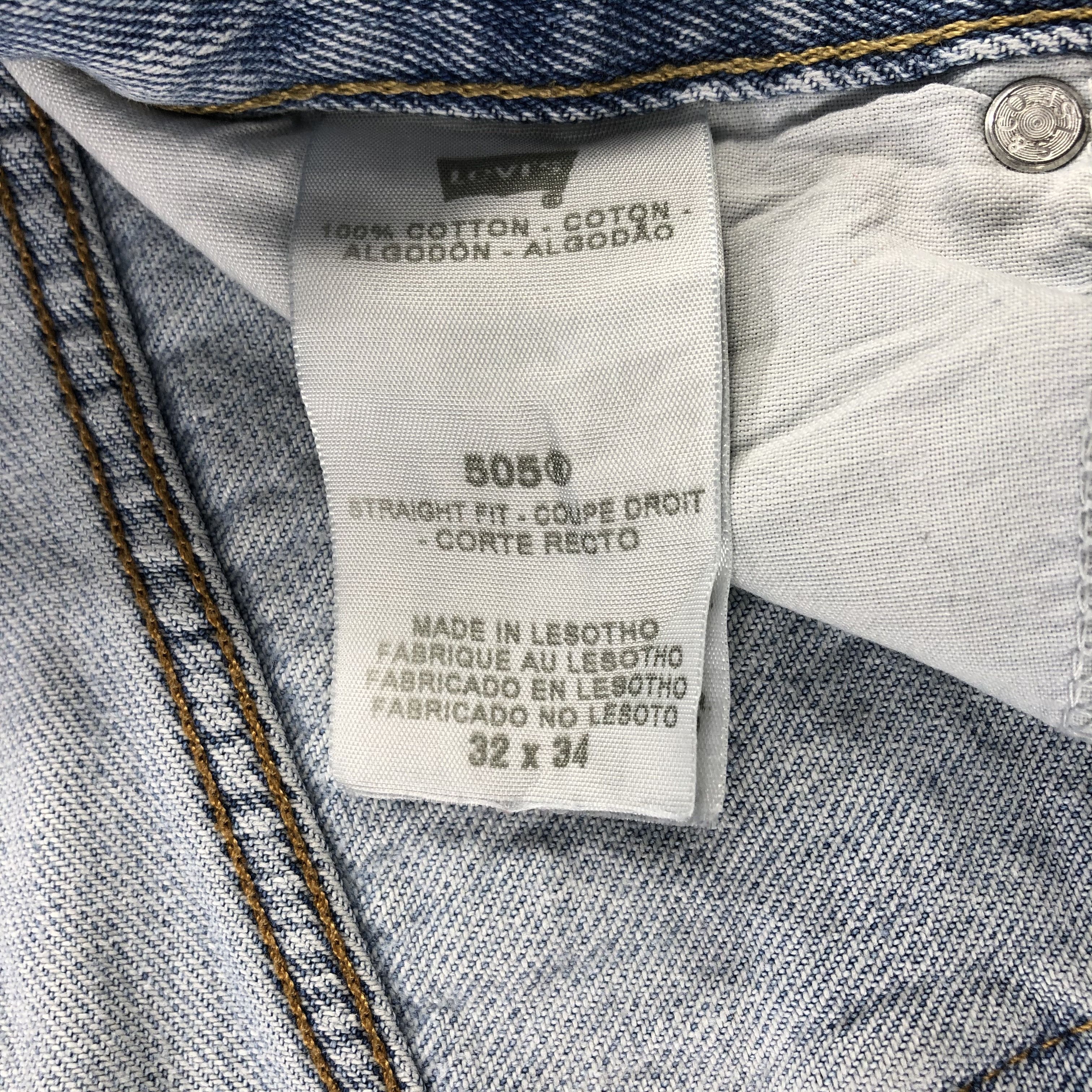 Levi's × Vintage Vintage Blue Wash Levis 505 Jeans-JM3122 Size US 33 - 12 Thumbnail