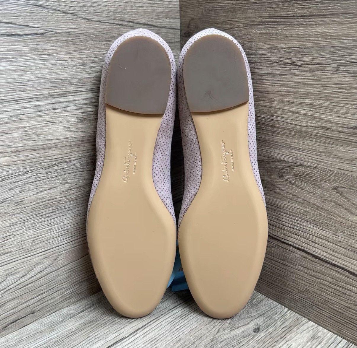 Salvatore Ferragamo Ferragamo Vara Gray Flat Shoes J41 Size US 7.5 / IT 37.5 - 6 Thumbnail