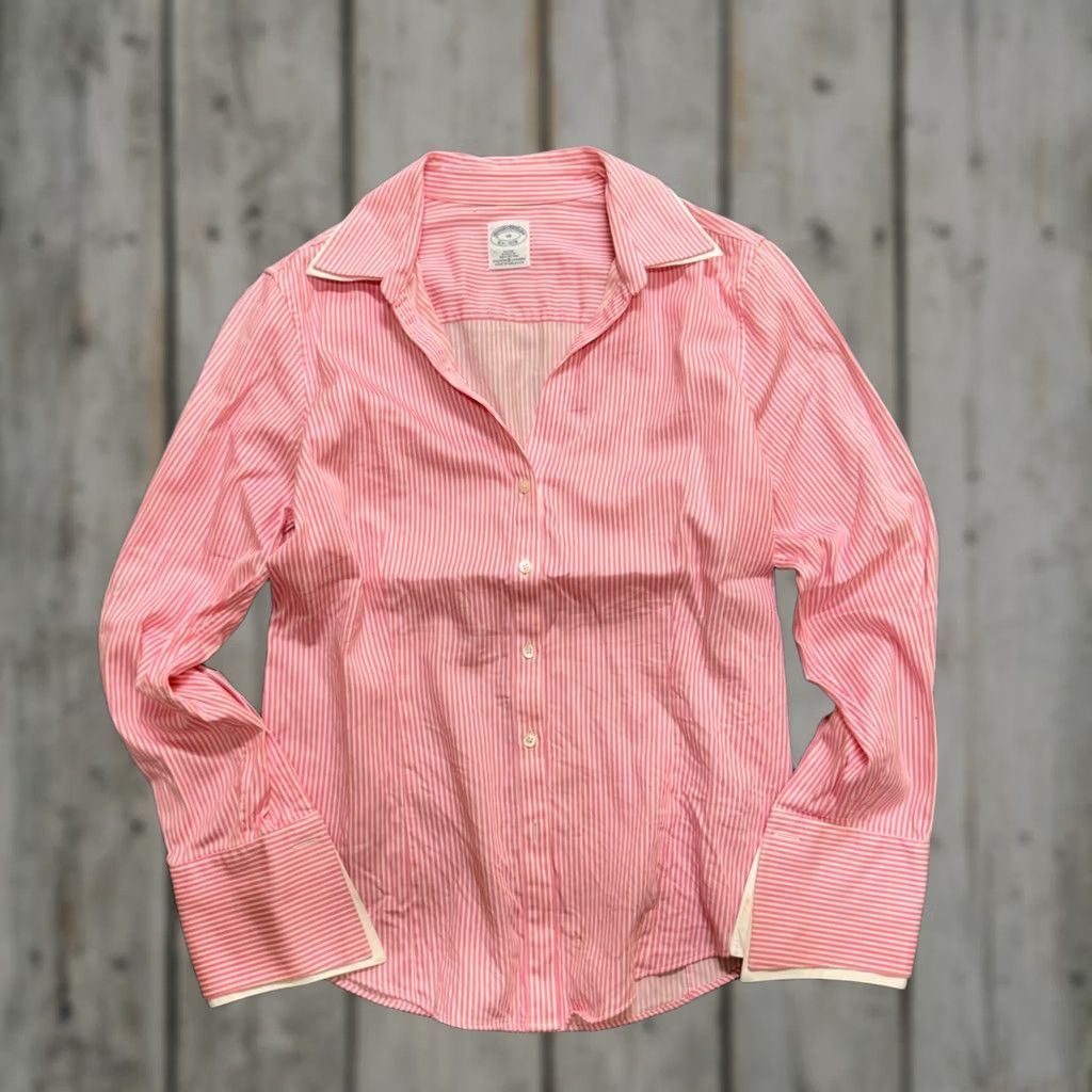 Brooks Brothers Brooks Brothers women's shirt pink striped button-down Size XS Slim Dress T-Shirt Regular pink Women XS Button-Down Shirt Size XS / US 0-2 / IT 36-38 - 1 Thumbnail
