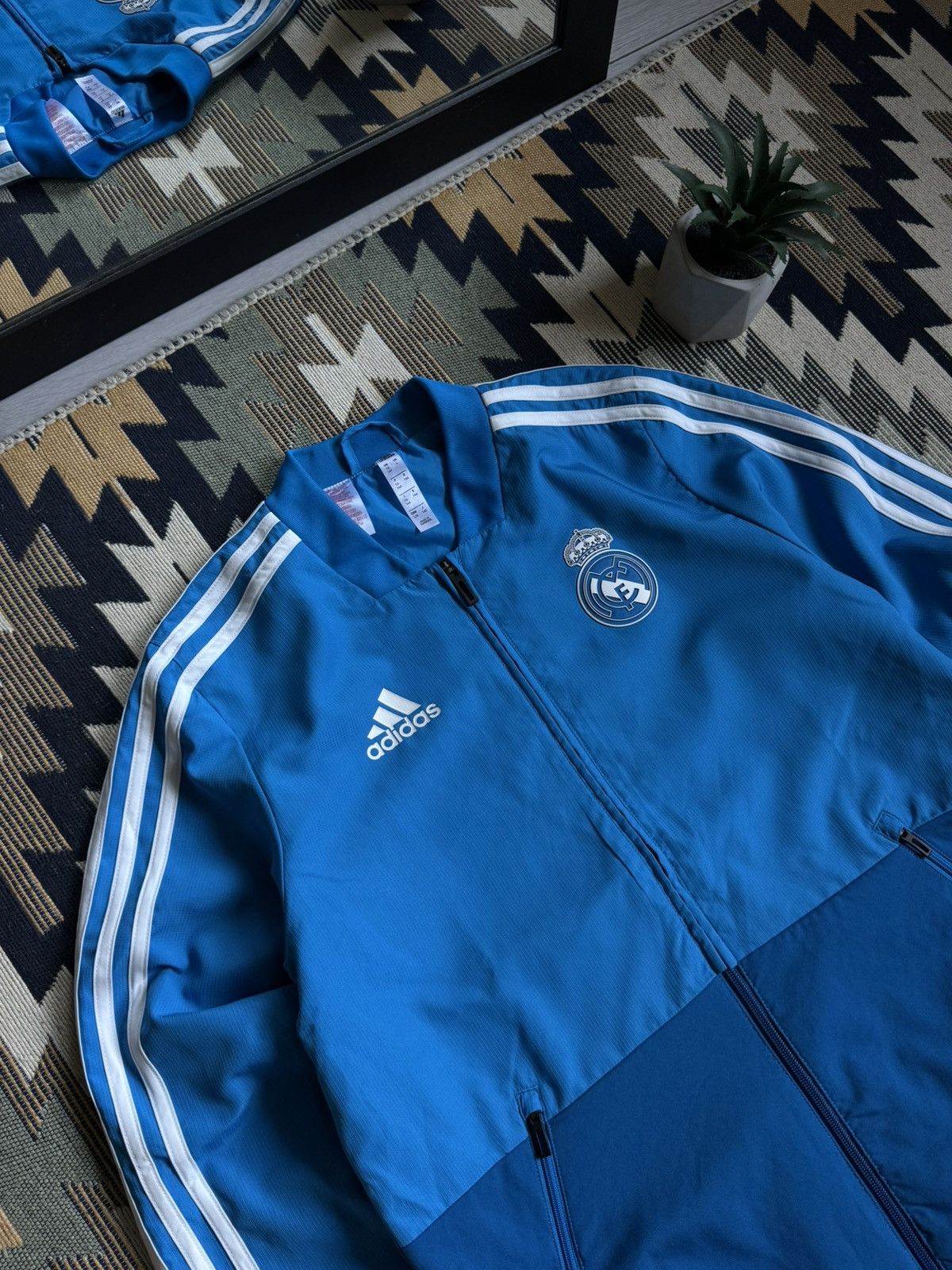 Adidas Adidas Real Madrid 2018/19 Nylon Jacket Size US S / EU 44-46 / 1 - 4 Thumbnail