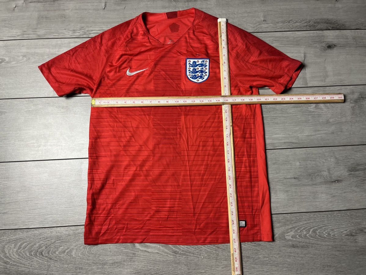 Nike Nike England jersey all print 2018/19 home jersey Size US L / EU 52-54 / 3 - 7 Thumbnail