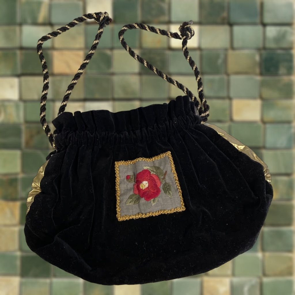 Velvet VINTAGE Black Velvet Gold Detail Red Floral Embroidery Drawstring Pouch Purse Bag Size ONE SIZE - 1 Thumbnail