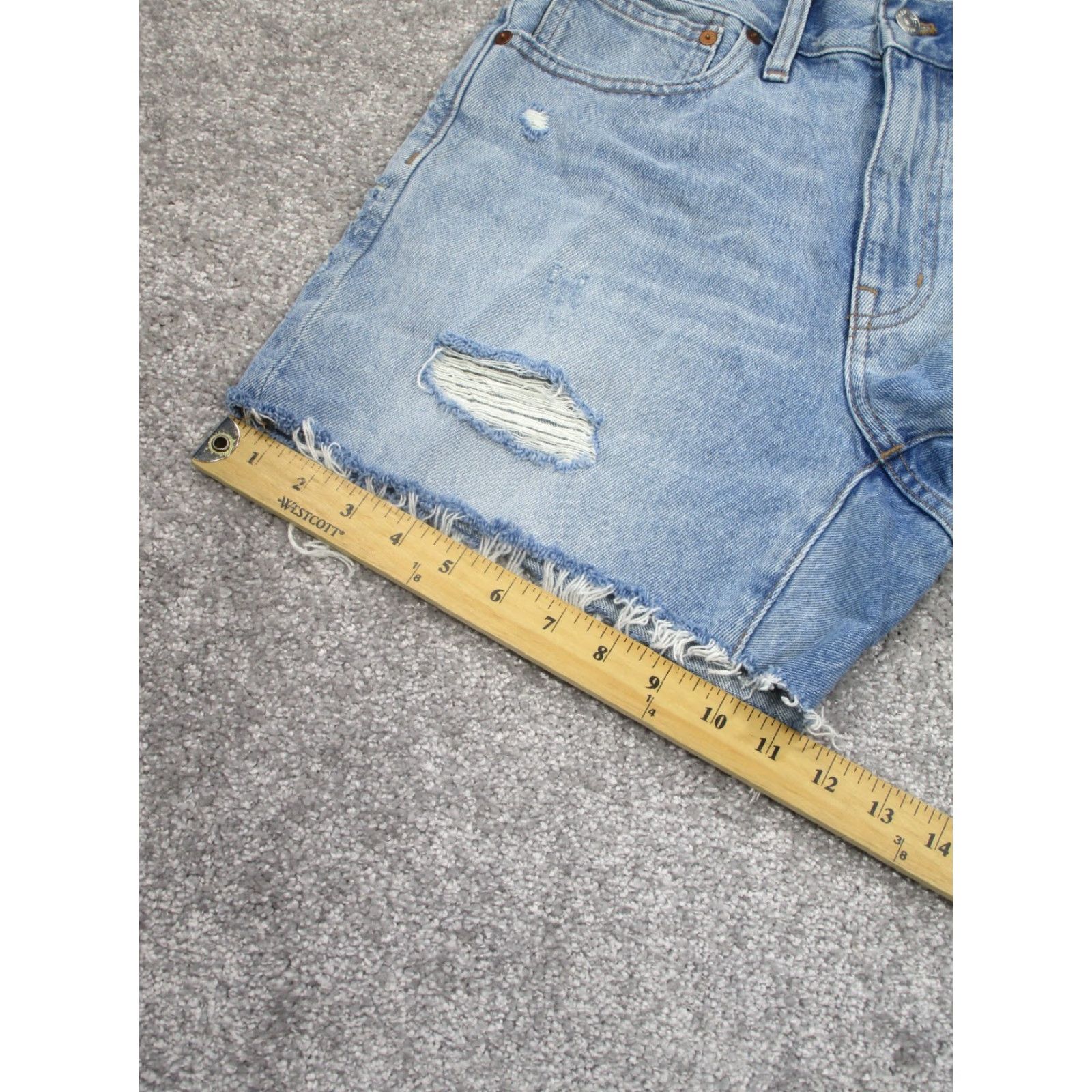 Madewell Madewell Shorts Womens 27 Relaxed Mid Length Light Wash Denim Distressed Shirt? Size 27" / US 4 / IT 40 - 3 Thumbnail