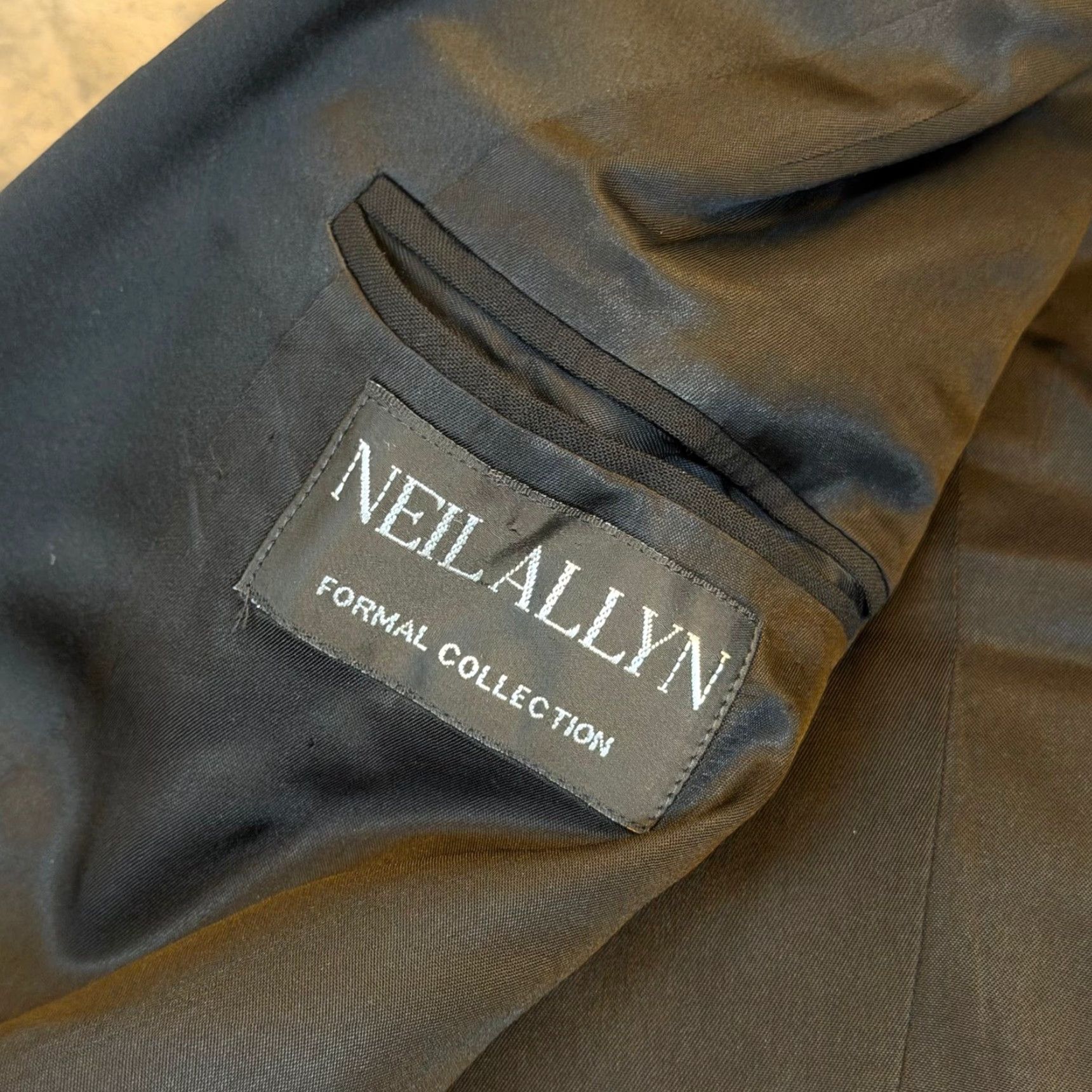 Vintage Neil Allyn Tuxedo Blazer Mens 43R Black Wool Satin Peak Lapel Formal Single-Breasted Notch Lapel 100% Wool Wedding Costume Casual Dinner Jacket Size 46R - 3 Thumbnail