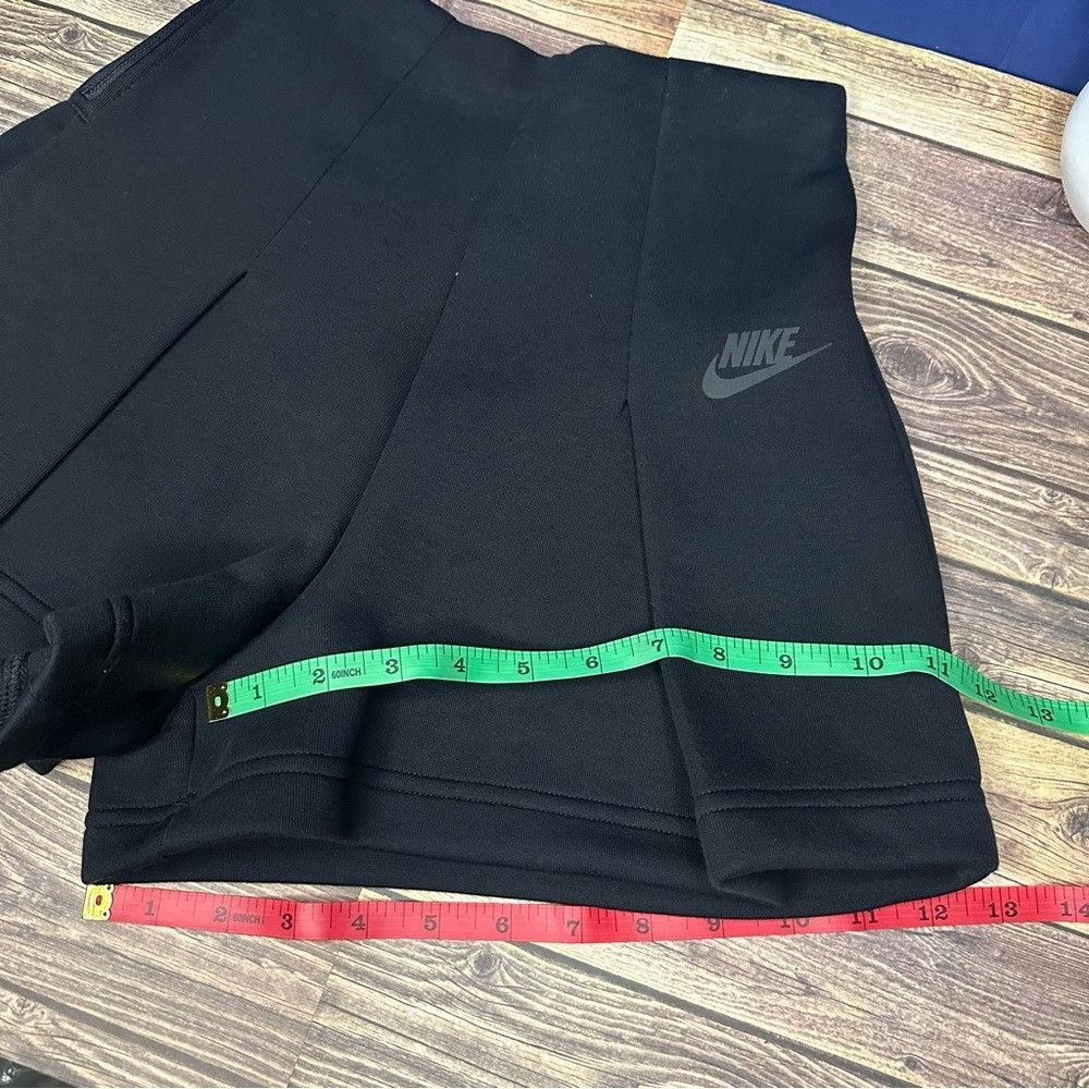Nike Nike Women's Tech Fleece High Waisted 3” Pleated Shorts NWT Size 26" / US 2 / IT 38 - 6 Thumbnail
