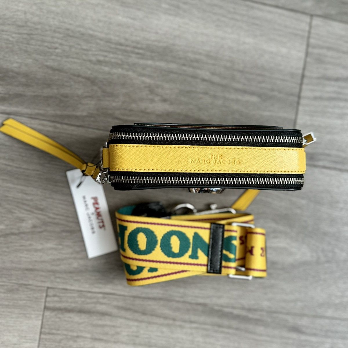 Marc Jacobs × Peanuts MARC JACOBS x Peanuts Snoopy & Lucy Snapshot Bag NWT Size ONE SIZE - 11 Thumbnail
