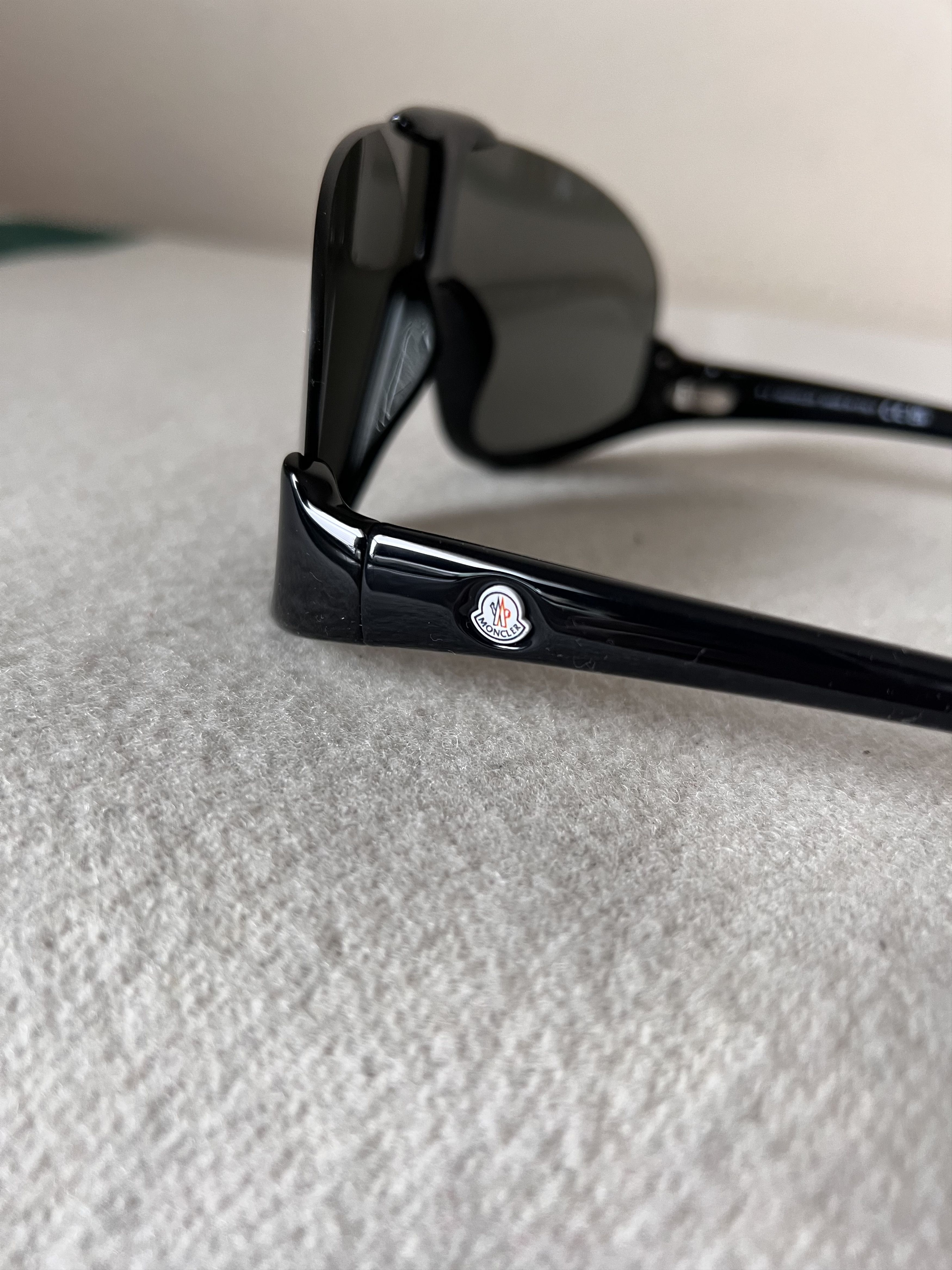 Moncler Moncler Shield Frame Visseur Sunglasses in Black ML0230 Size ONE SIZE - 4 Thumbnail