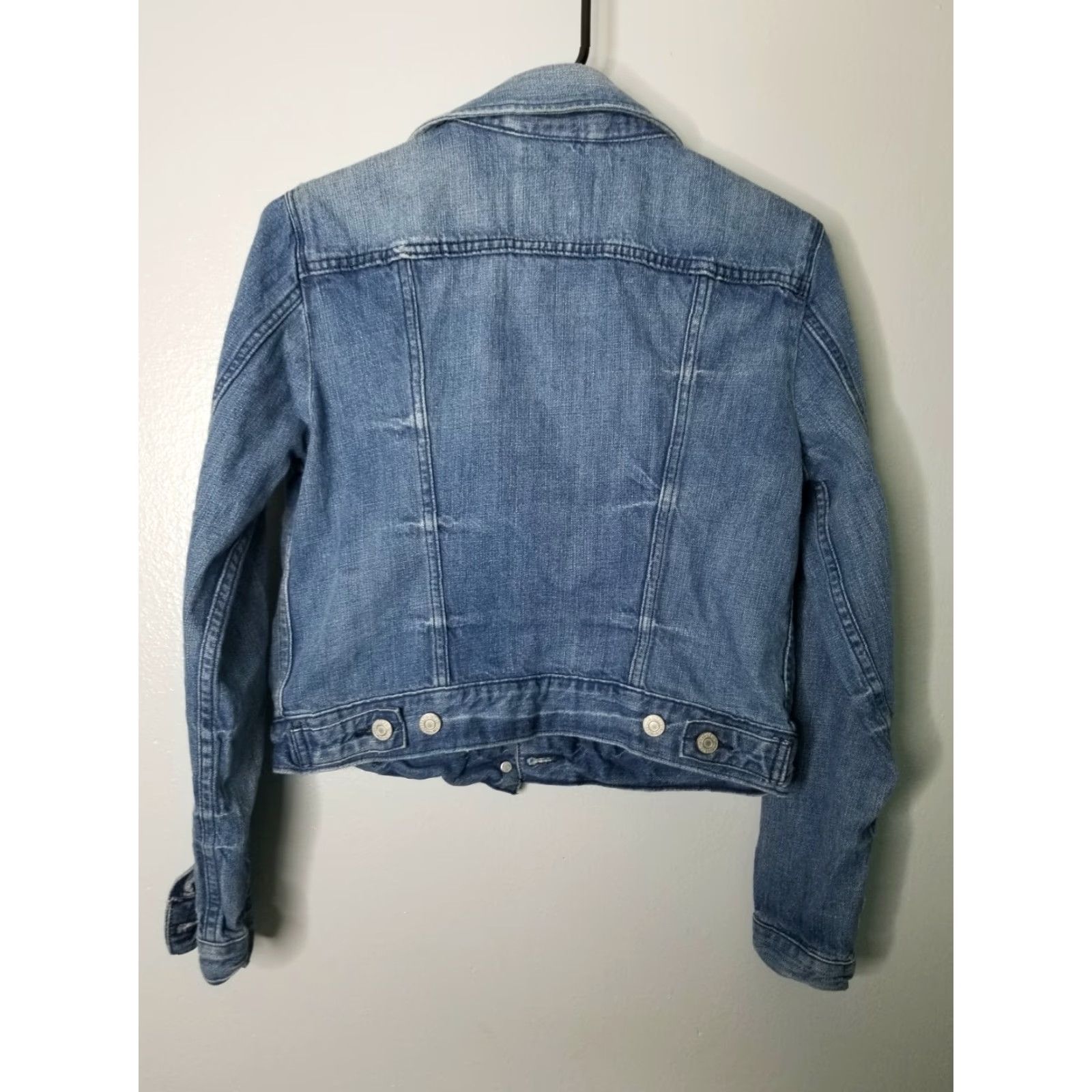 Levi's VINTAGE Levi's Women Jacket Trucker Denim Blue Medium Wash Distressed Pockets Size M / US 6-8 / IT 42-44 - 2 Thumbnail