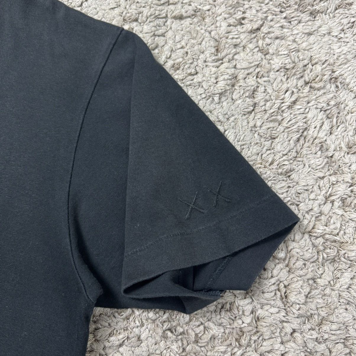 Japanese Brand UT x Kaws T-shirt Size US L / EU 52-54 / 3 - 9 Thumbnail