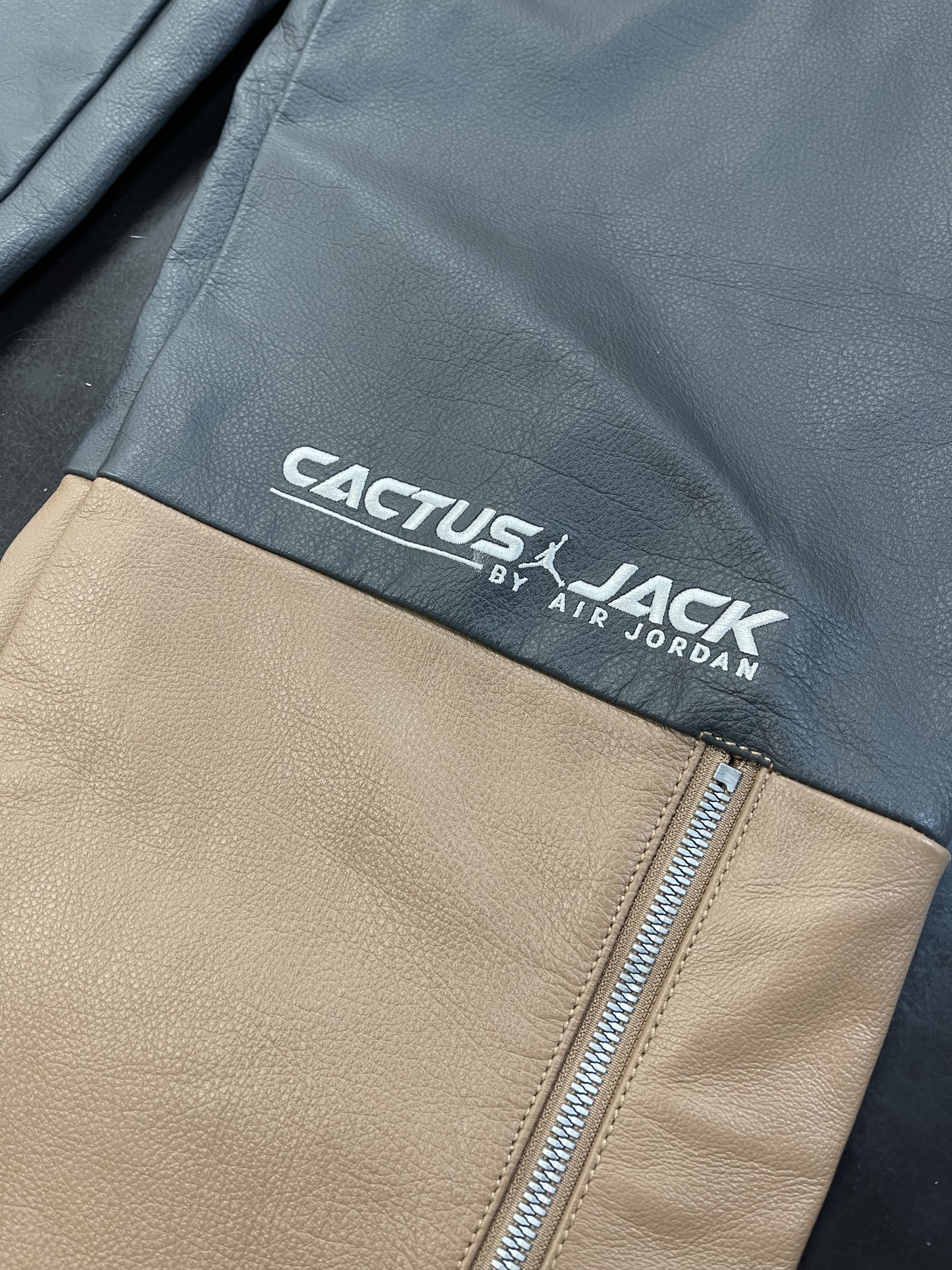 Jordan Brand × Travis Scott Jordan x Cactus Jack Leather Pants Archaeo Brown Size US 28 / EU 44 - 5 Thumbnail