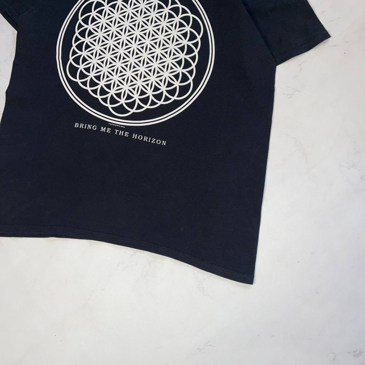 Vintage Vintage Band tees Bring me the horizon Tshirt rock band size Size US L / EU 52-54 / 3 - 10 Thumbnail