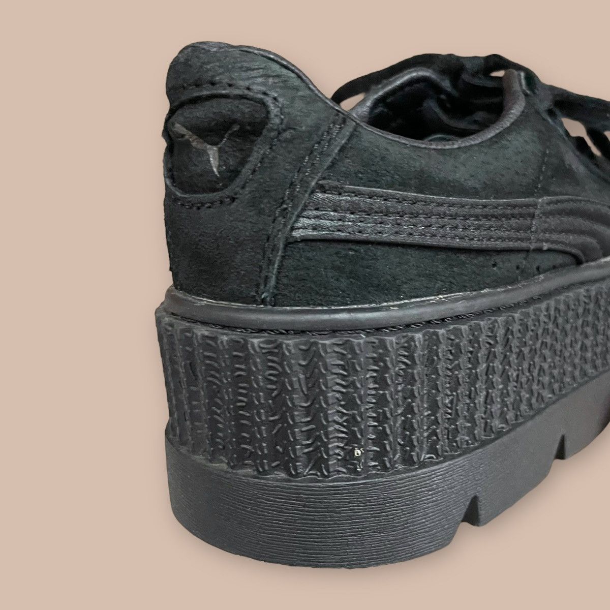 Fenty × Puma PUMA Rihanna x Fenty Cleated Creeper 'Black' Size US 6 / EU 39 - 19 Thumbnail
