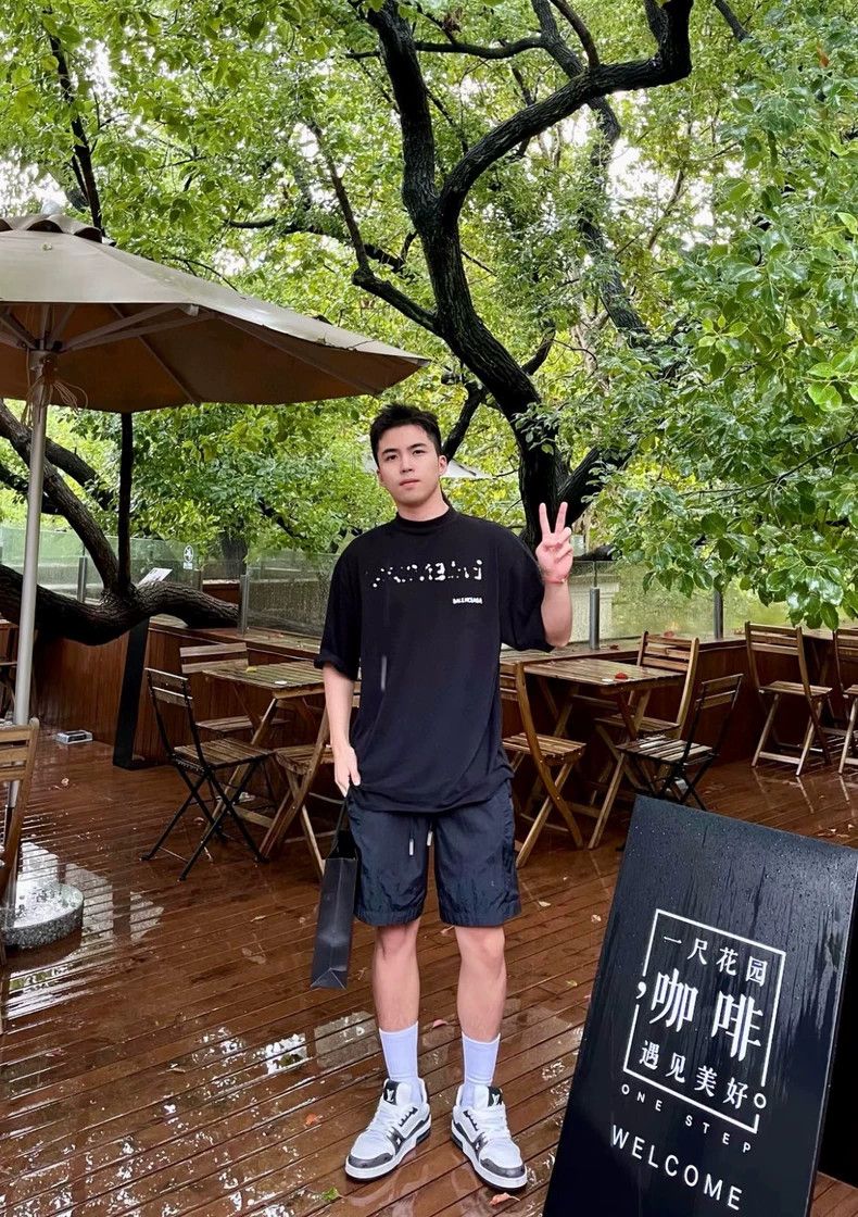 Balenciaga Balenciaga Logo Letter Printed Crew Neck Short Sleeve T-Sh Size US M / EU 48-50 / 2 - 9 Thumbnail