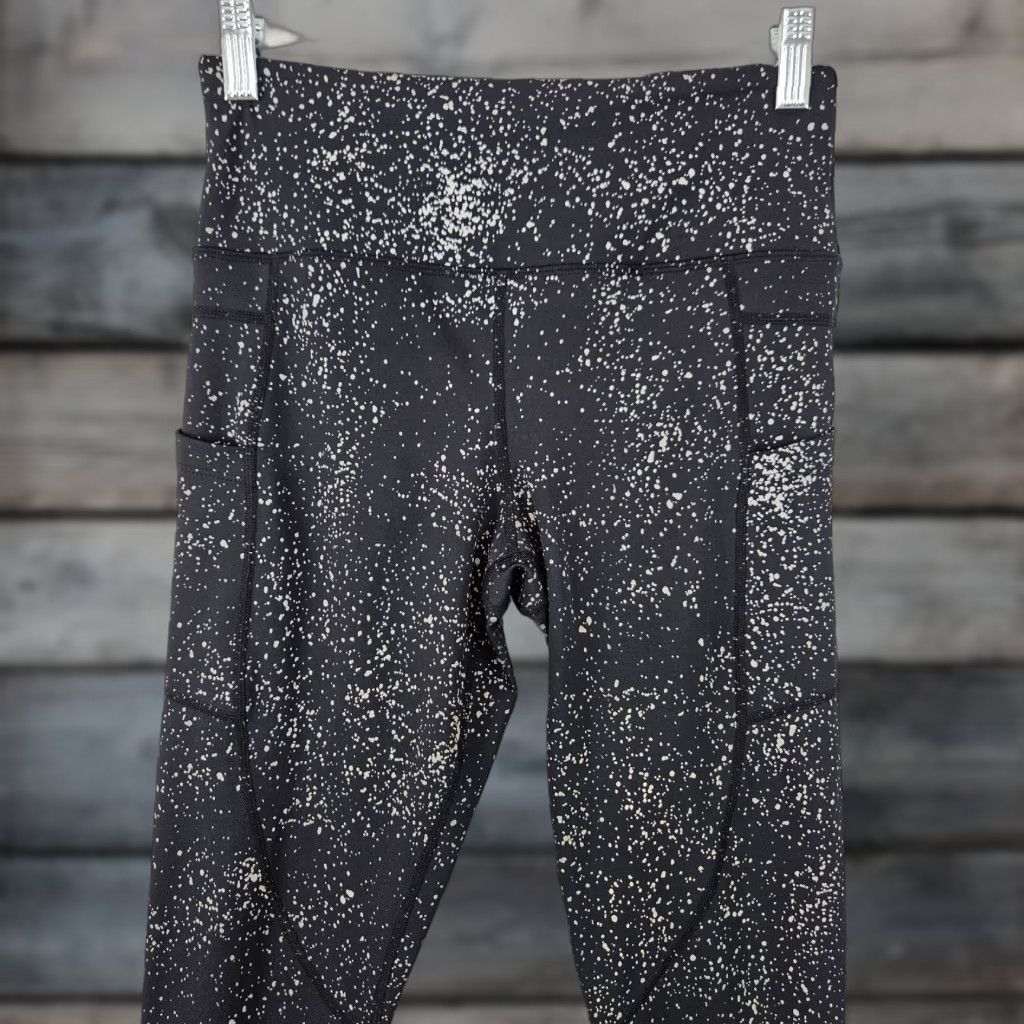Vintage Zyia Women's Leggings Cropped Black Pockets Size 6 Activewear Waist 13" Inseam 24.5" Mid Rise Womens Size 28" / US 6 / IT 42 - 1 Thumbnail