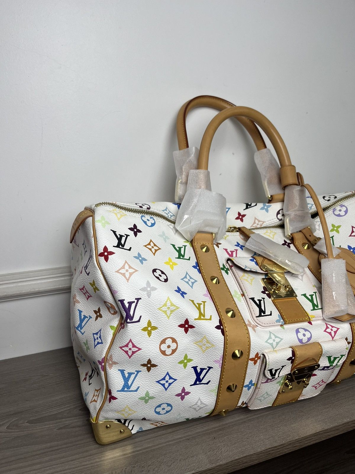Louis Vuitton Louis Vuitton White Murakami Monogram Keepal 45 Size ONE SIZE - 4 Thumbnail