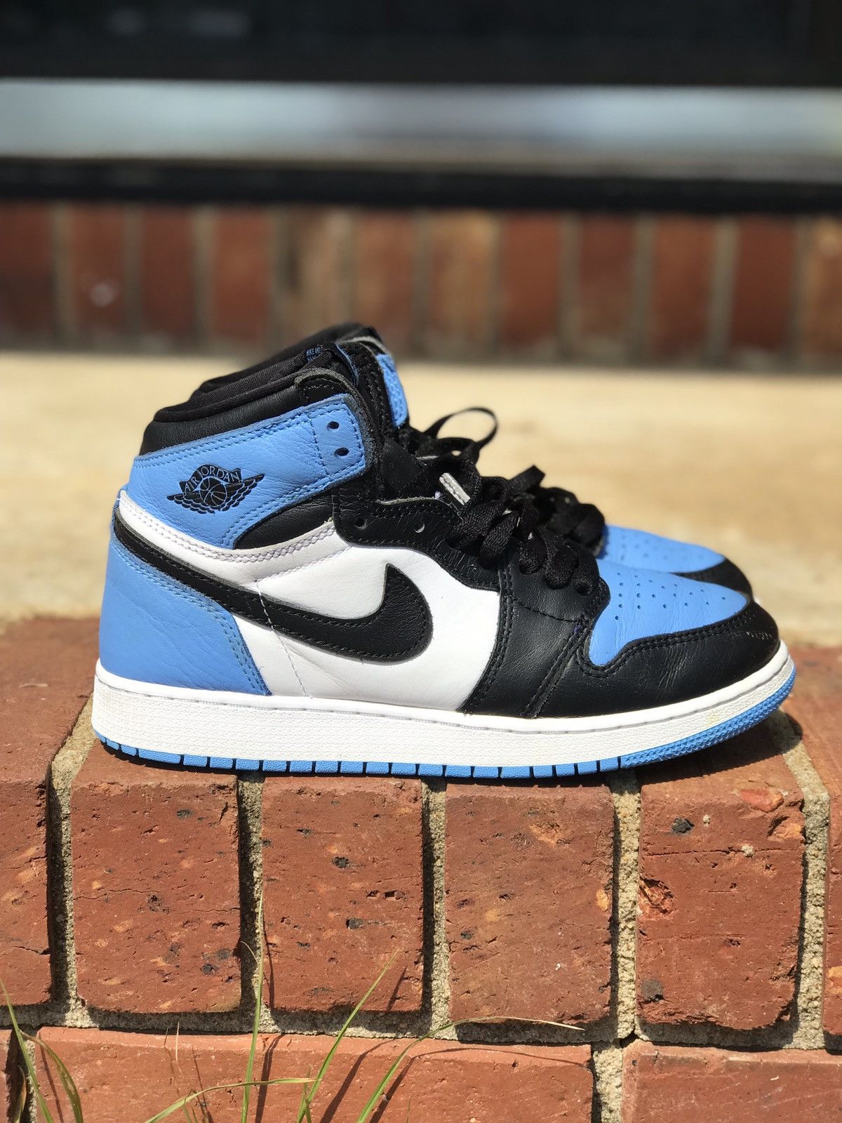 Jordan Brand Air Jordan Retro 1 High OG ‘UNC Toe’ Size 6Y / 7.5 Wmns Size US 7.5 / IT 37.5 - 1 Thumbnail