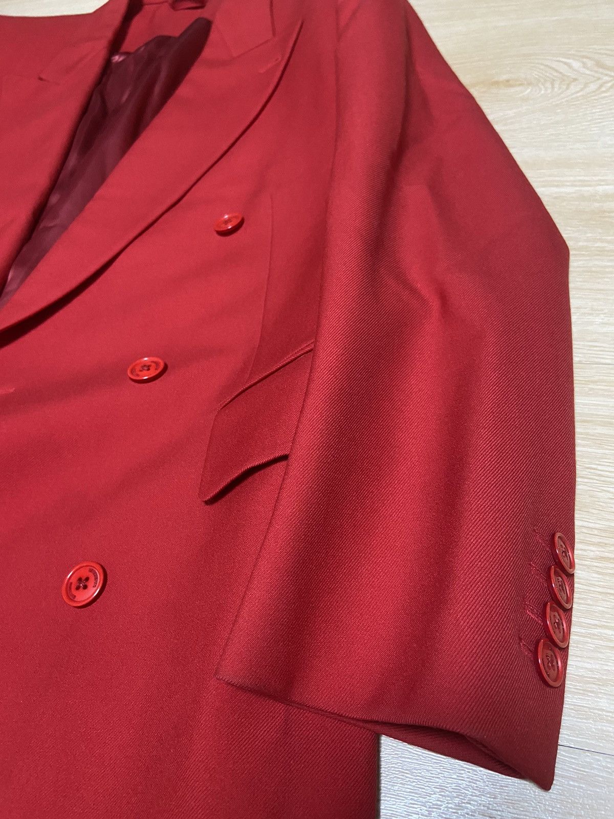 Vetements M Vetements FW17 oversized Red coat Size US M / EU 48-50 / 2 - 3 Thumbnail
