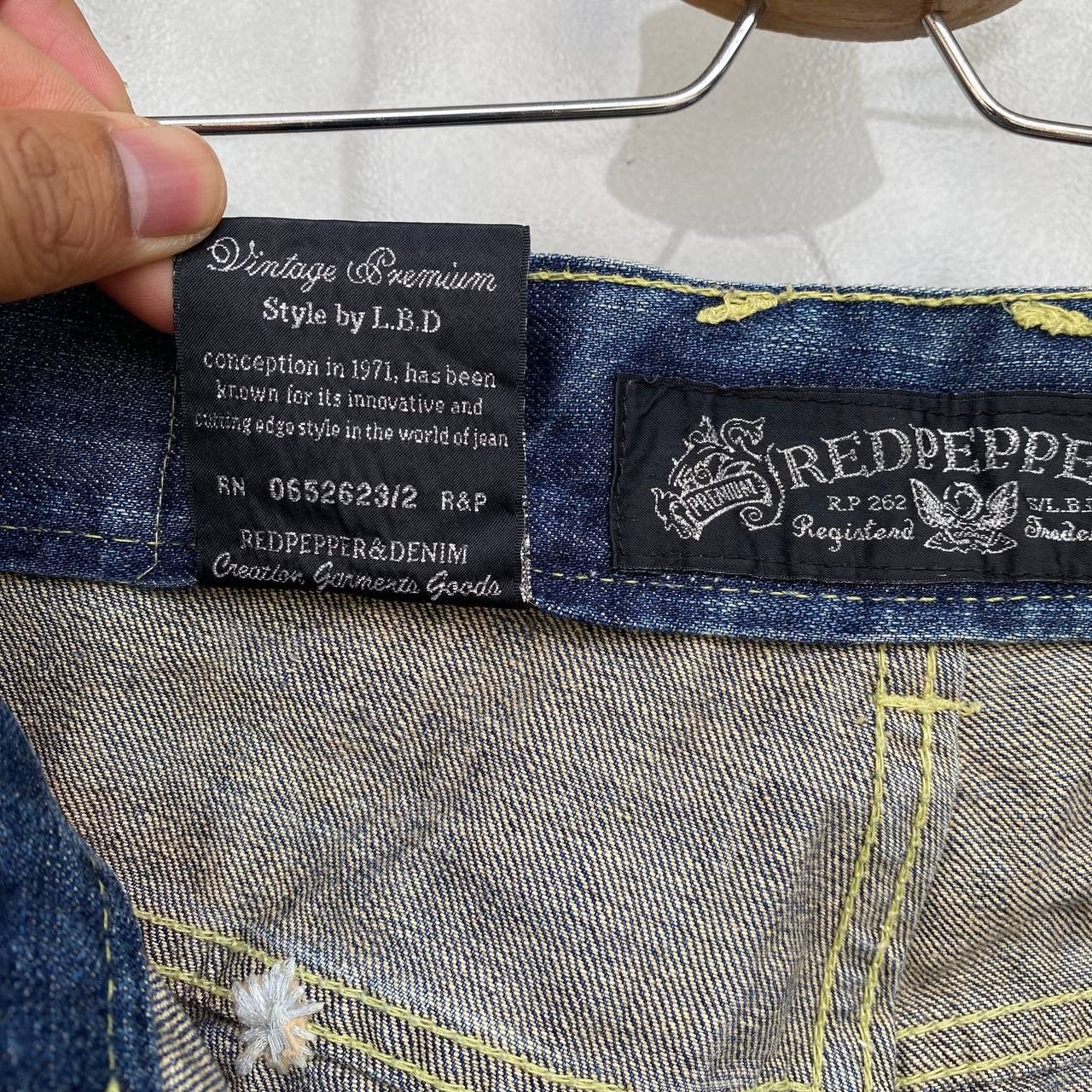 Japanese Brand × Le Grande Bleu (L.G.B.) × Tornado Mart A BEAUTIFUL FLARE DENIM RED PEPPER GOLD LABEL EAGLE WING Size US 31 - 7 Thumbnail