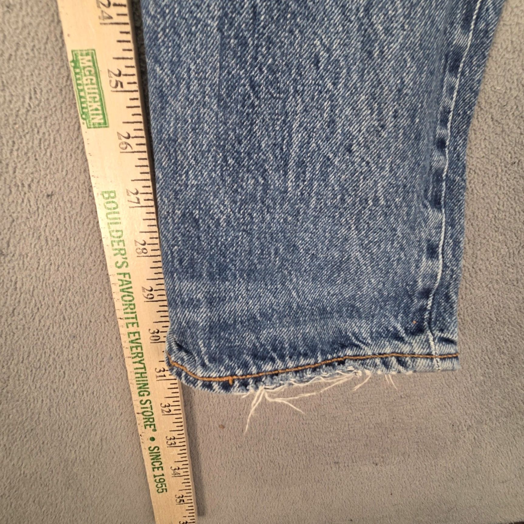 Levi's VINTAGE Levis 501 Jeans Mens Selvedge Medium Blue Tapered Whiskers Honeycomb Fits 30x31 Size US 30 / EU 46 - 4 Thumbnail