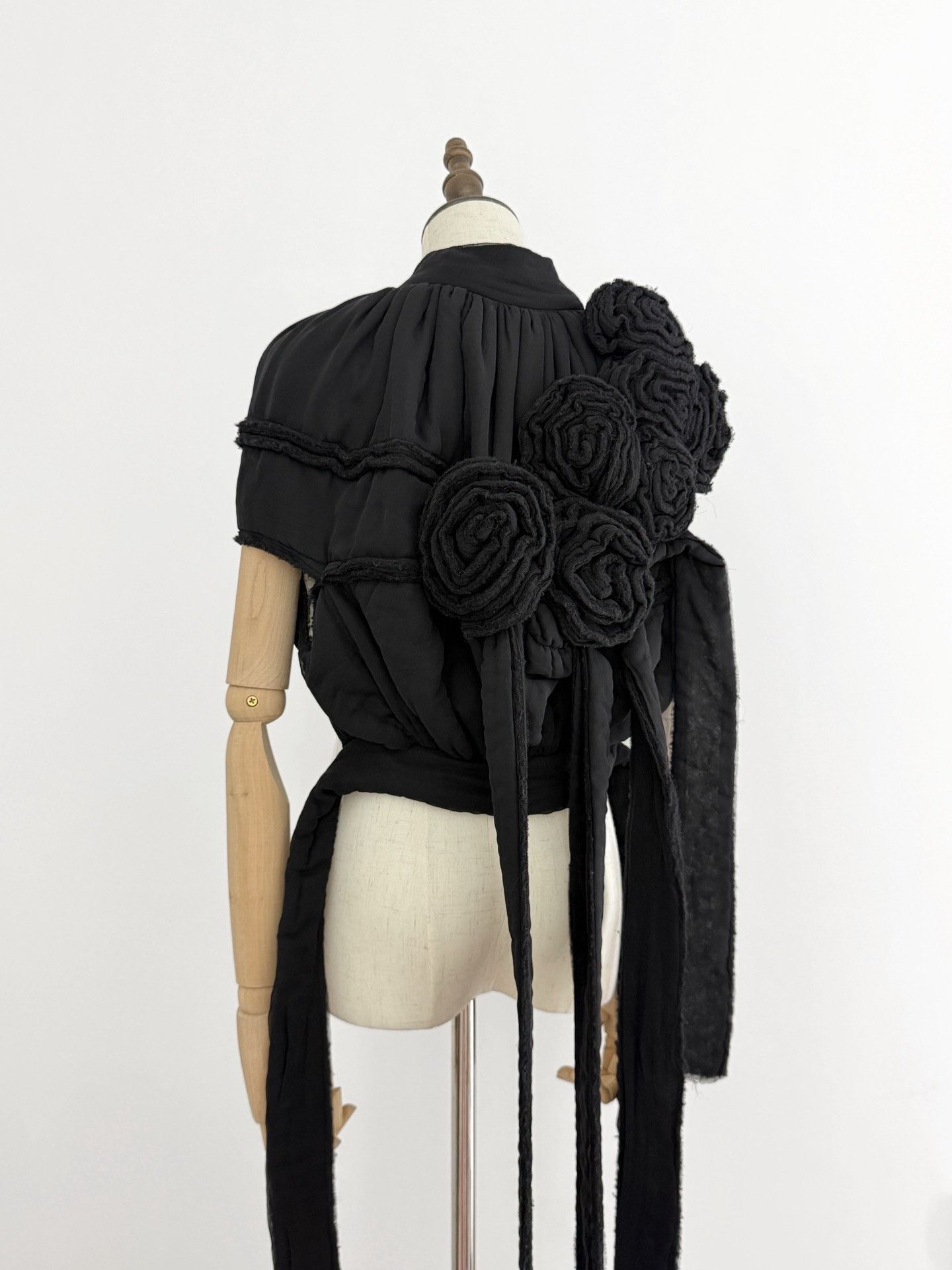 Rei Kawakubo Comme des Garçons 3D Rose Cocoon Jacket Size M / US 6-8 / IT 42-44 - 1 Thumbnail