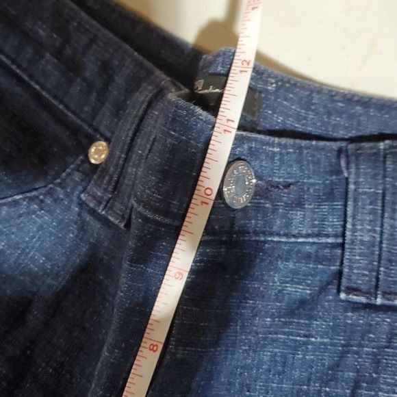 7 For All Mankind 7 For All Mankind High Waisted Sz. 30 Capris Size 30" / US 8 / IT 44 - 8 Thumbnail