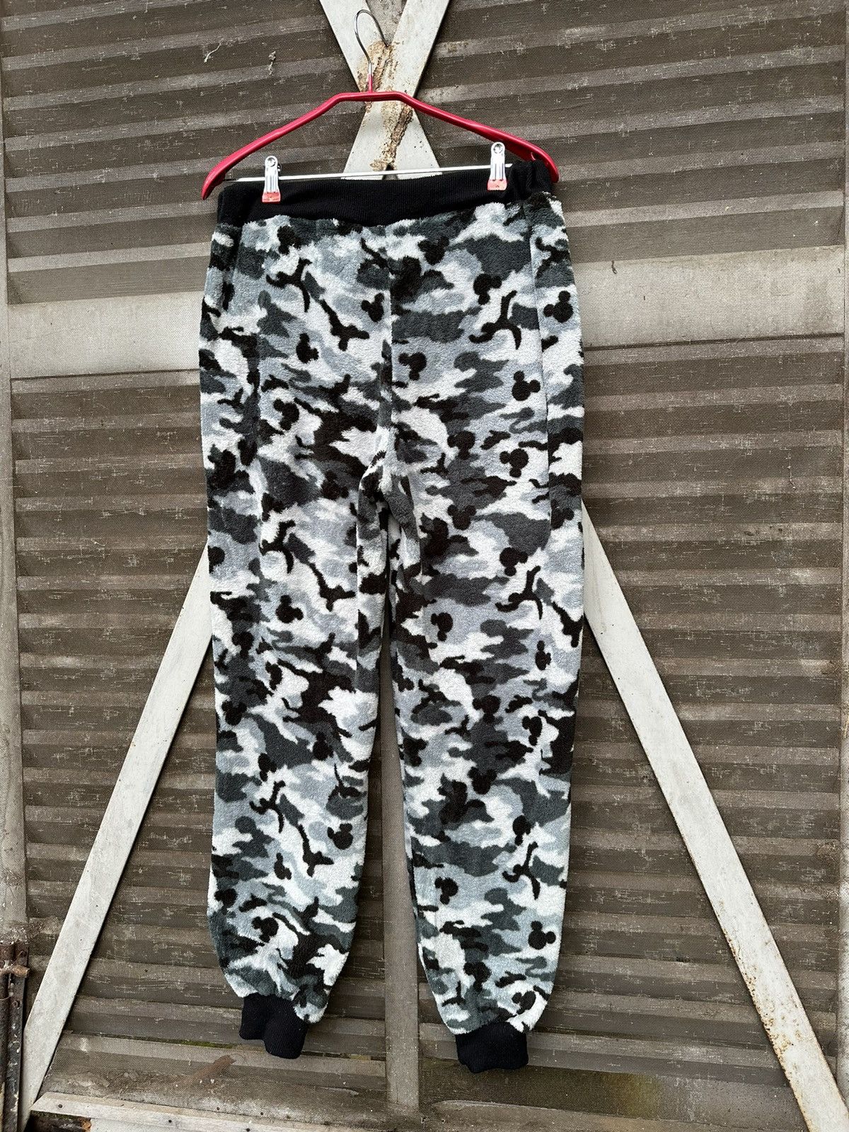 Disney 🐭Disney Mickey Mouse Fleece Camo Jogger Pants Size US 30 / EU 46 - 9 Thumbnail