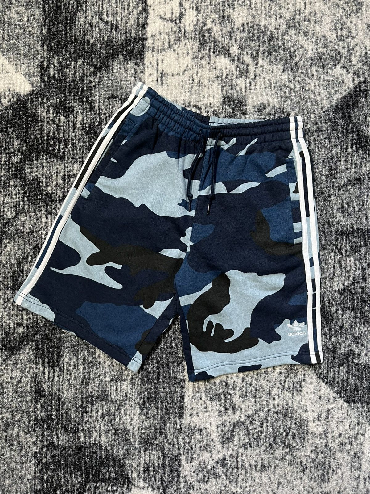 Adidas × Vintage Vintage Adidas Shorts Streetwear Y2K Casual Style Size US 32 / EU 48 - 1 Thumbnail