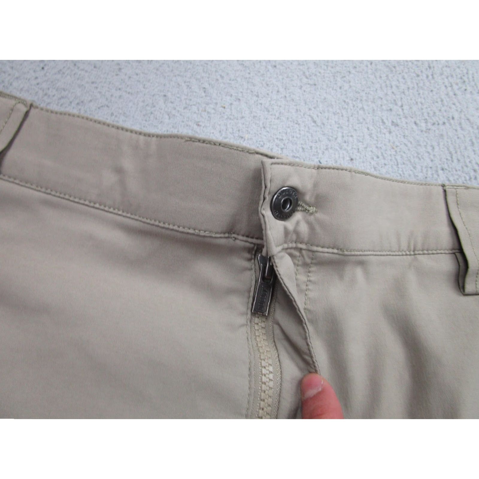 Duluth Trading Company Duluth Trading Shorts Mens 44 Standard Fit Outdoor Hiking Lightweight Pockets Beige Khaki Cargo Regular Inseam 10 in Front Flat Front Pockets Size US 44 / EU 60 - 6 Thumbnail