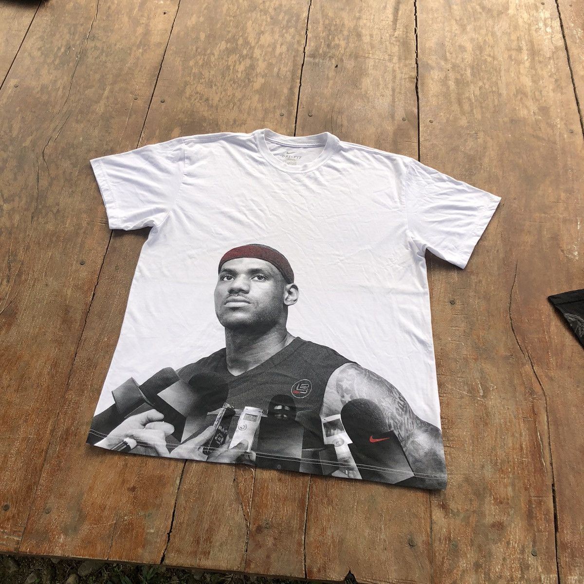 Nike Nike LeBron James Rare Shirt Size US XL / EU 56 / 4 - 1 Thumbnail