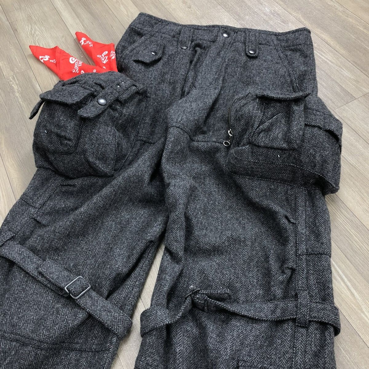 Issey Miyake × Tete Homme 1990s Tete Home Issey Miyake Multipocket Cargo Bondage Pants Size US 34 / EU 50 - 3 Thumbnail