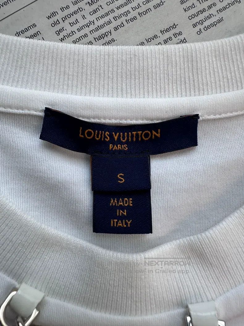 Louis Vuitton Louis Vuitton Globe Flocking Logo Chain Short Sleeve Size US S / EU 44-46 / 1 - 8 Thumbnail