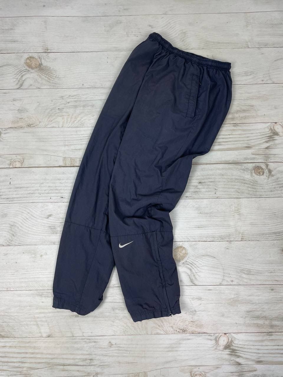 Nike Vintage Nike Pants Swoosh Nylon 90s Size US 30 / EU 46 - 1 Thumbnail