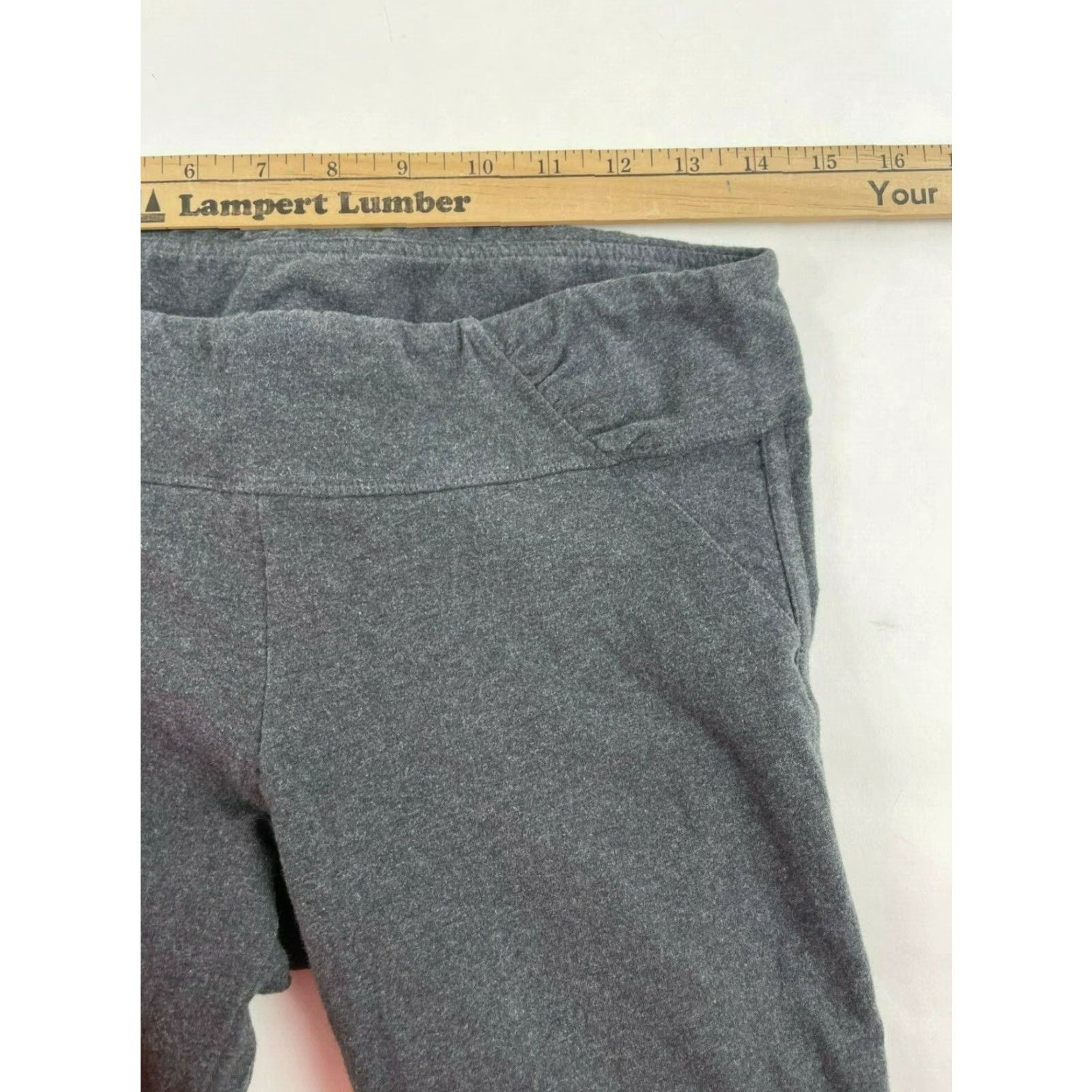 Athleta Athleta Capri Pants Women's Size S Gray Pull On Ruched Side Hem Waistband Activewear Yoga Pants Miss? No Tag Removed? (Grey) Women Size 28" / US 6 / IT 42 - 3 Thumbnail
