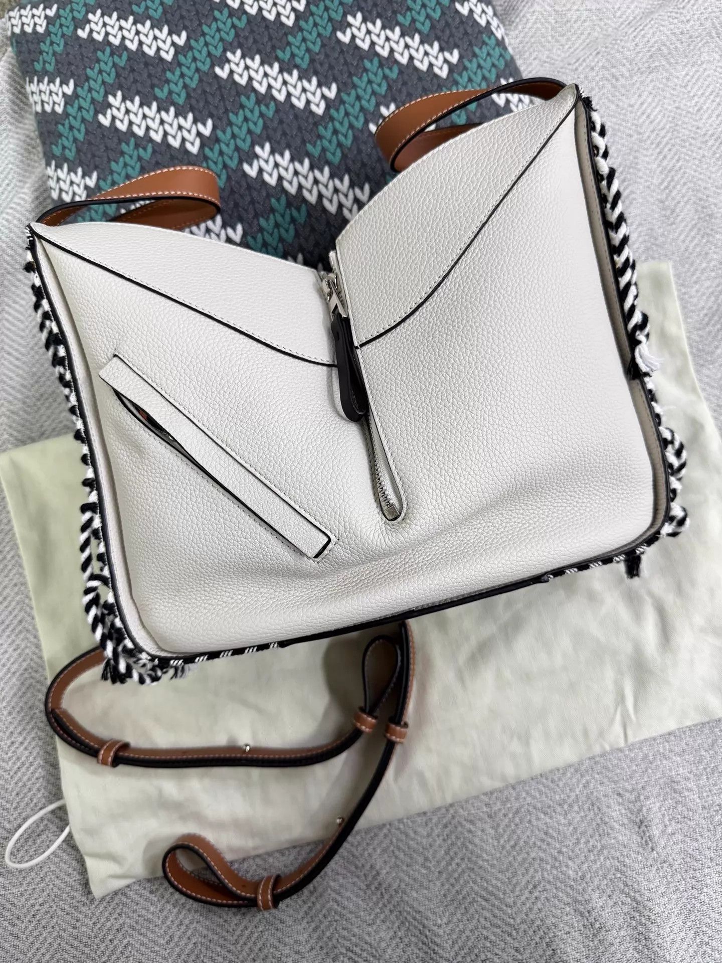 Loewe Loewe white colorblock tassel hammock bag new Size ONE SIZE - 1 Thumbnail