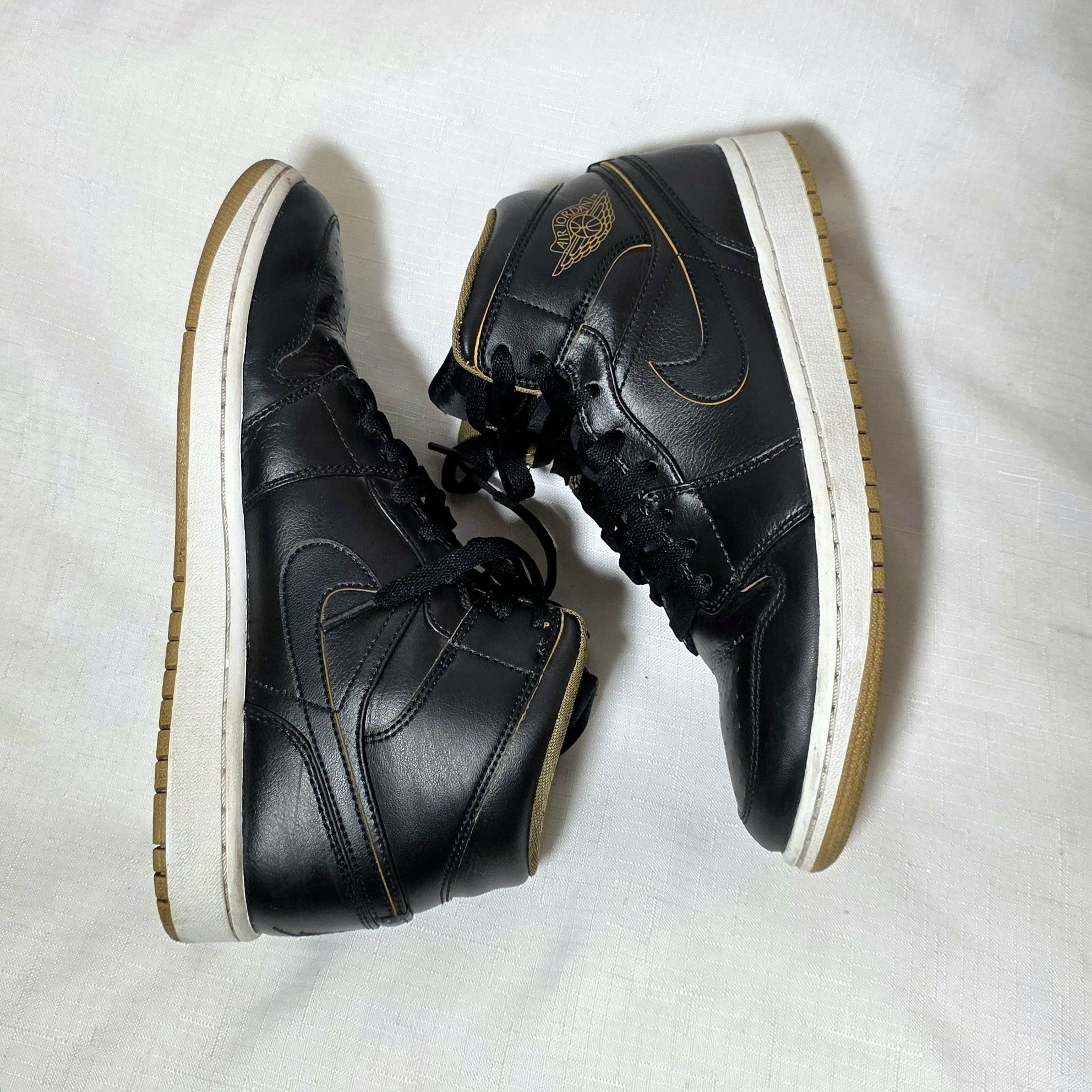 Jordan Brand Nike X Air Jordan 1 Mid Black Retro OG 2015 554724-042 8.5 Size US 8.5 / EU 41-42 - 6 Thumbnail