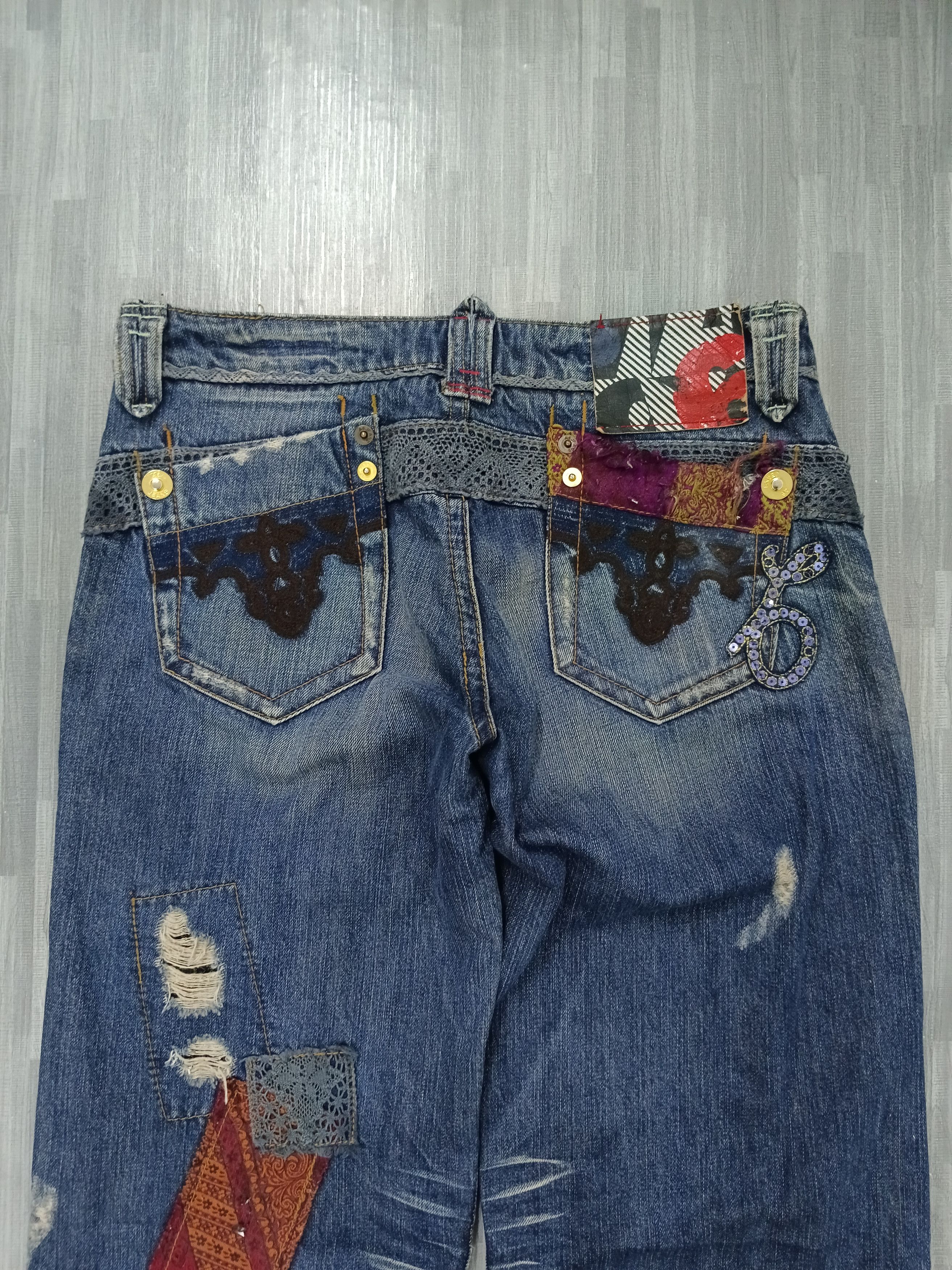Japanese Brand A6 DISTRESSED PACTHWORK TWIST DENIM PANTS Size 30" / US 8 / IT 44 - 5 Thumbnail