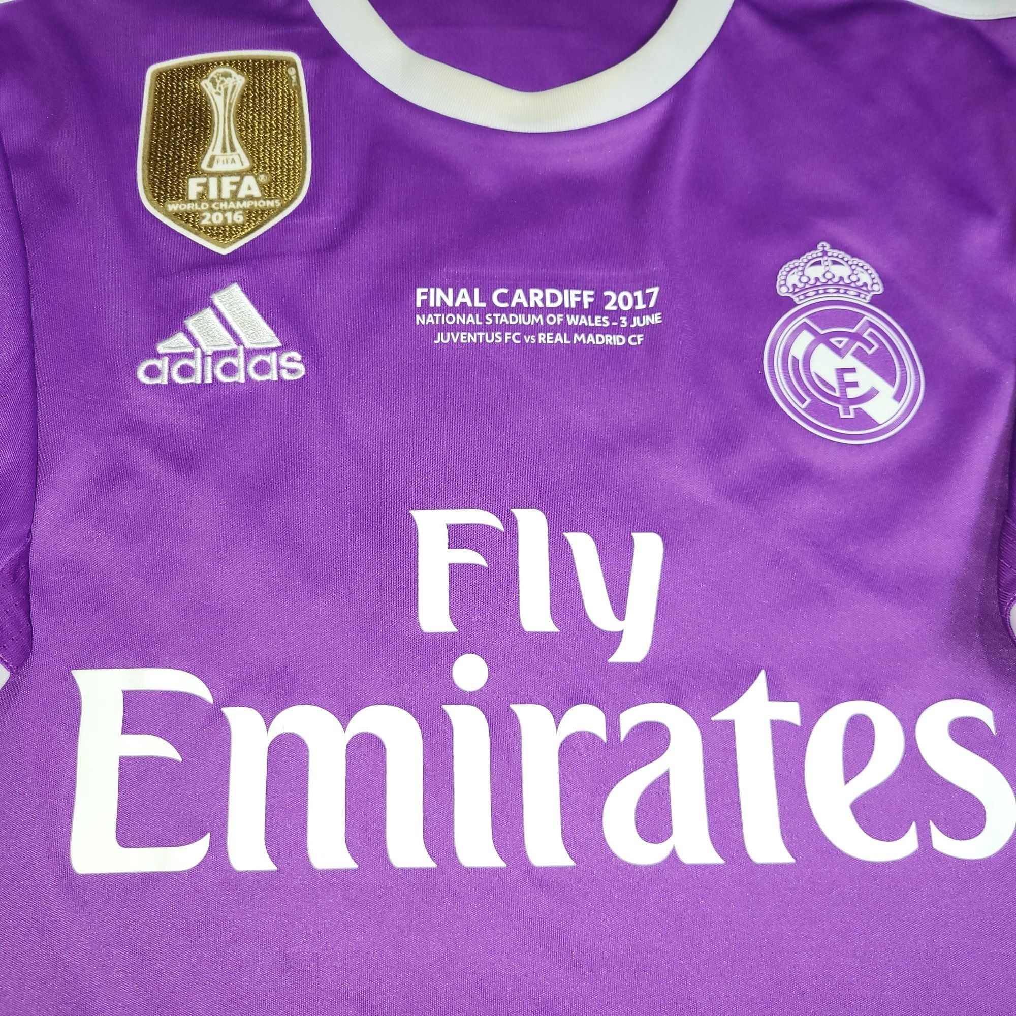 Adidas Ronaldo Real Madrid 2016 2017 FINAL Away Soccer Jersey M Size US M / EU 48-50 / 2 - 3 Thumbnail