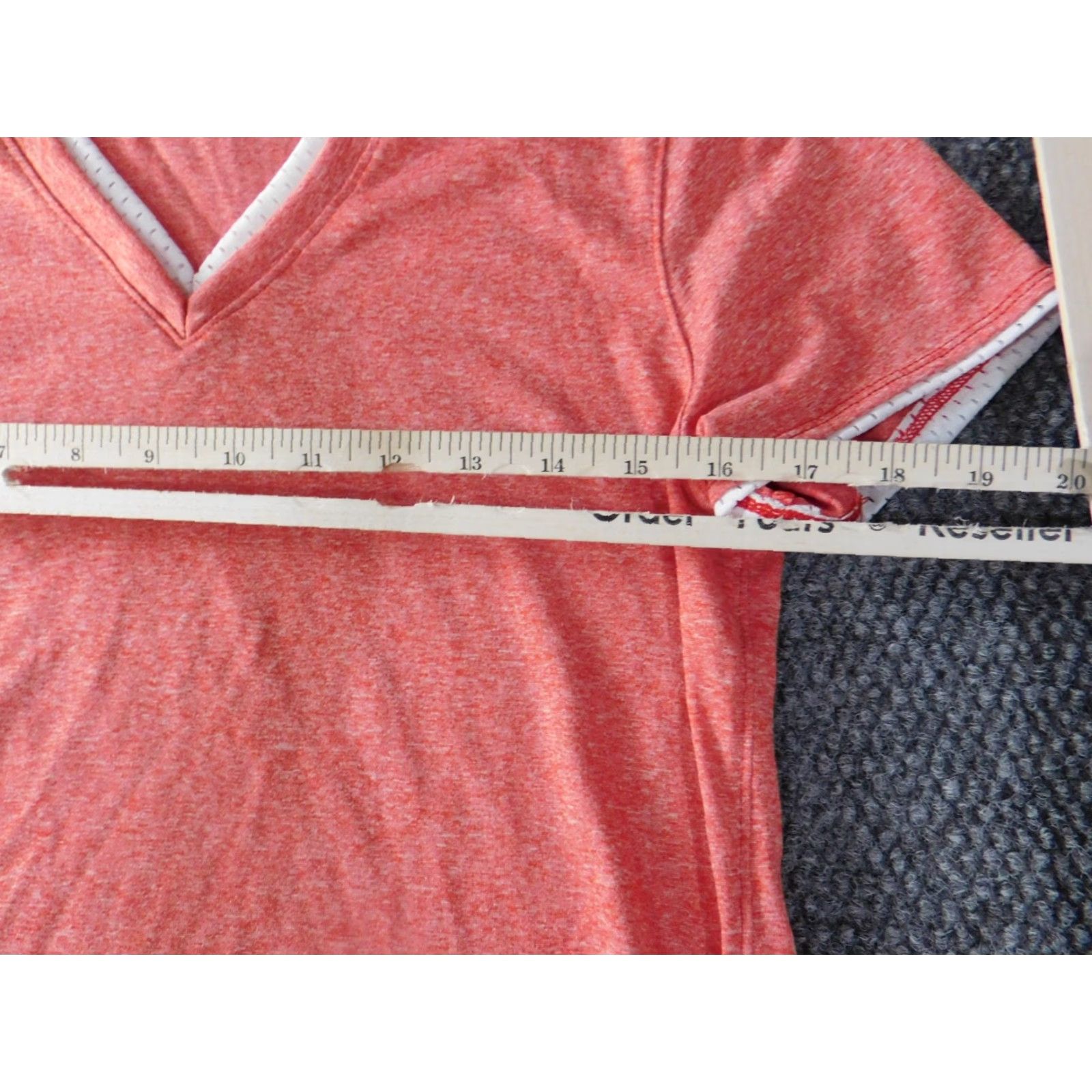 Under Armour Under Armour Womens Shirt Small pink V-Neck Short Sleeve T-Shirt Casual Regular Pink Classic Stretch Womens Size S / US 4 / IT 40 - 5 Thumbnail