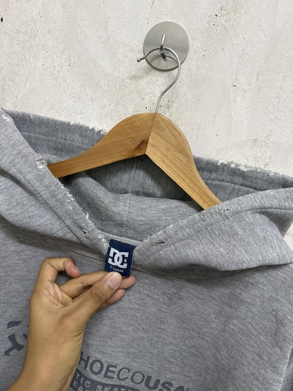 DC Distressed 2000s DC Shoes Thrashed Hoodie Size US XL / EU 56 / 4 - 6 Thumbnail