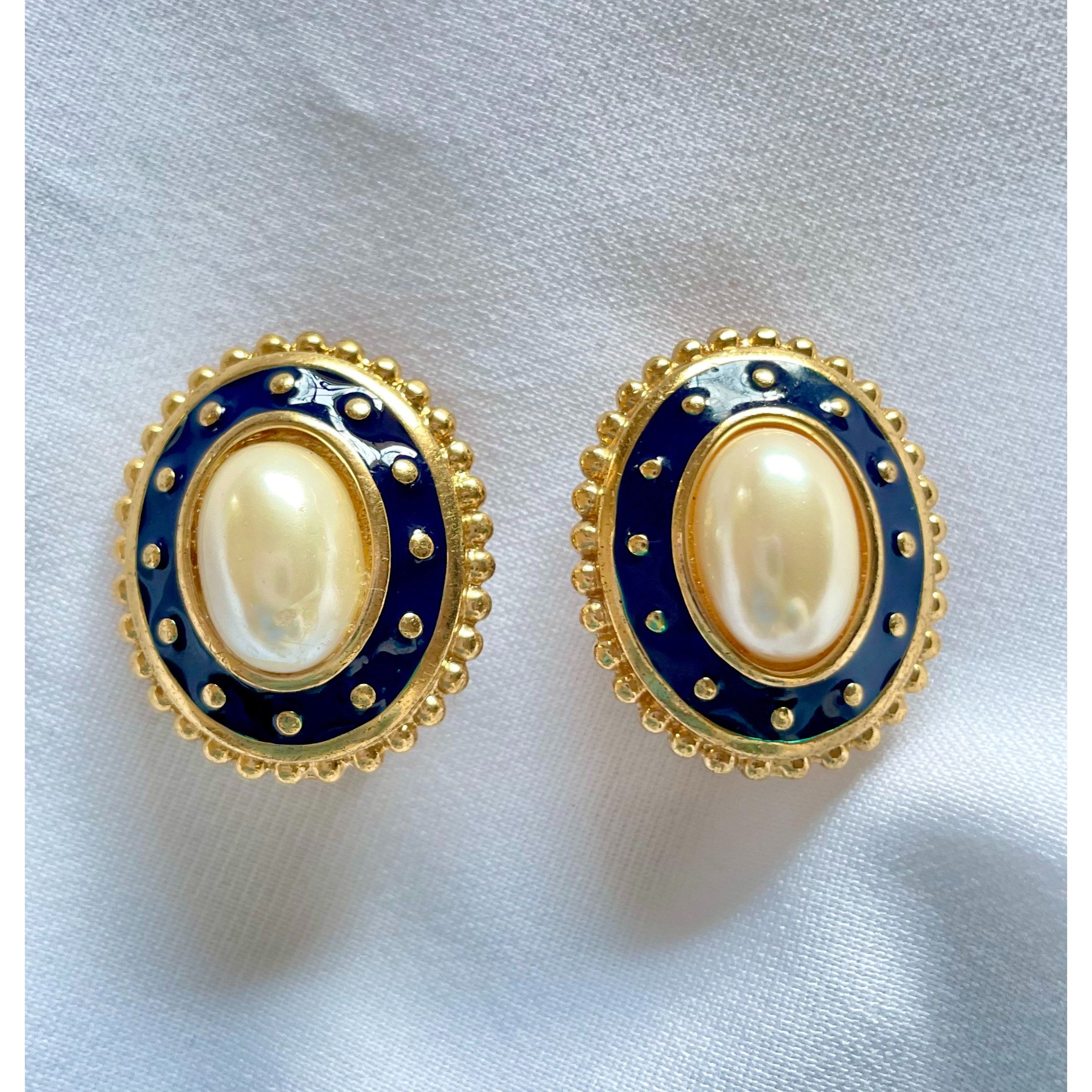 Burberry Vintage Burberry earrings, faux pearl and gold and navy tone Size ONE SIZE - 7 Thumbnail