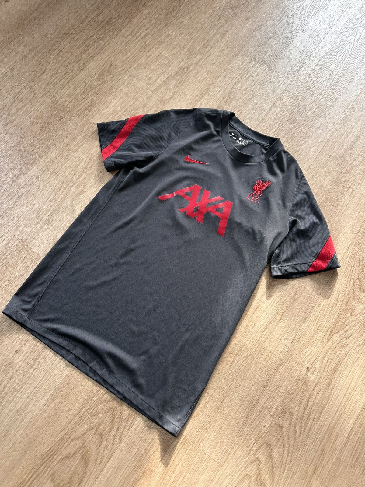 Nike Liverpool Nike soccer jersey size M Size US M / EU 48-50 / 2 - 2 Thumbnail